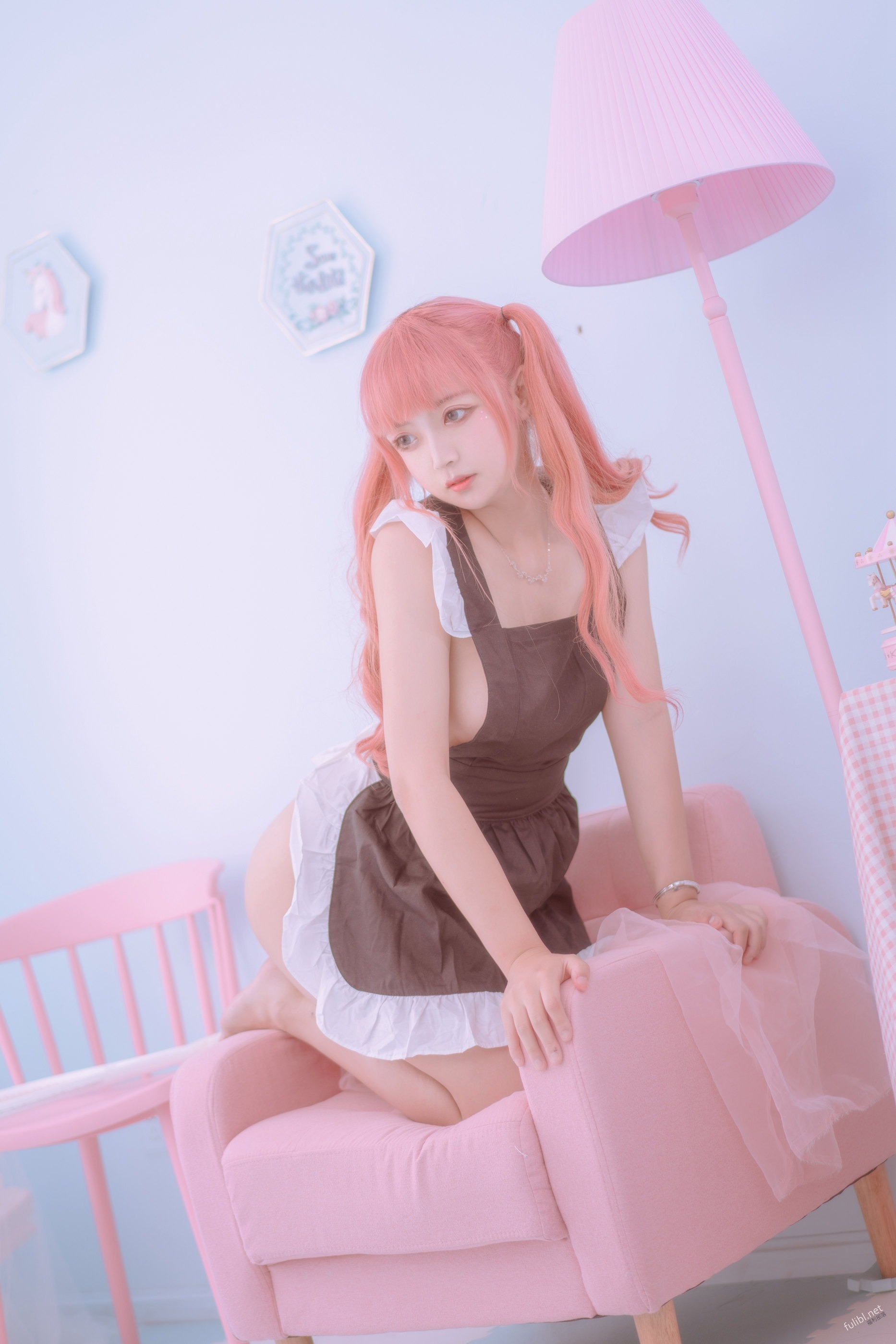 一只云烧绯红女仆0614原版写真