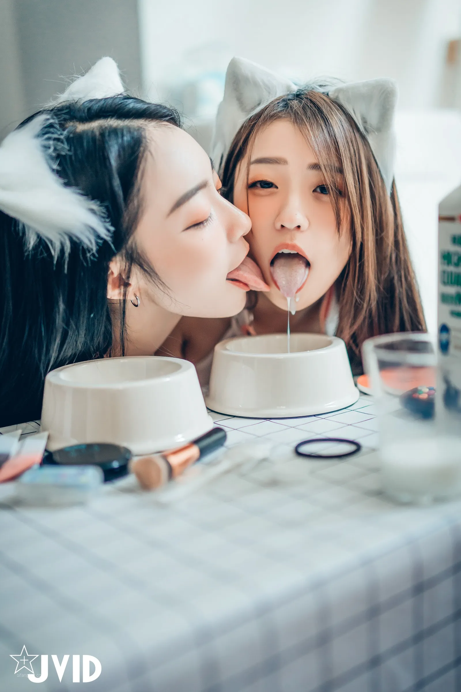 JVID辰辰飘飘妍妍她和她的两只猫咪1001精修版