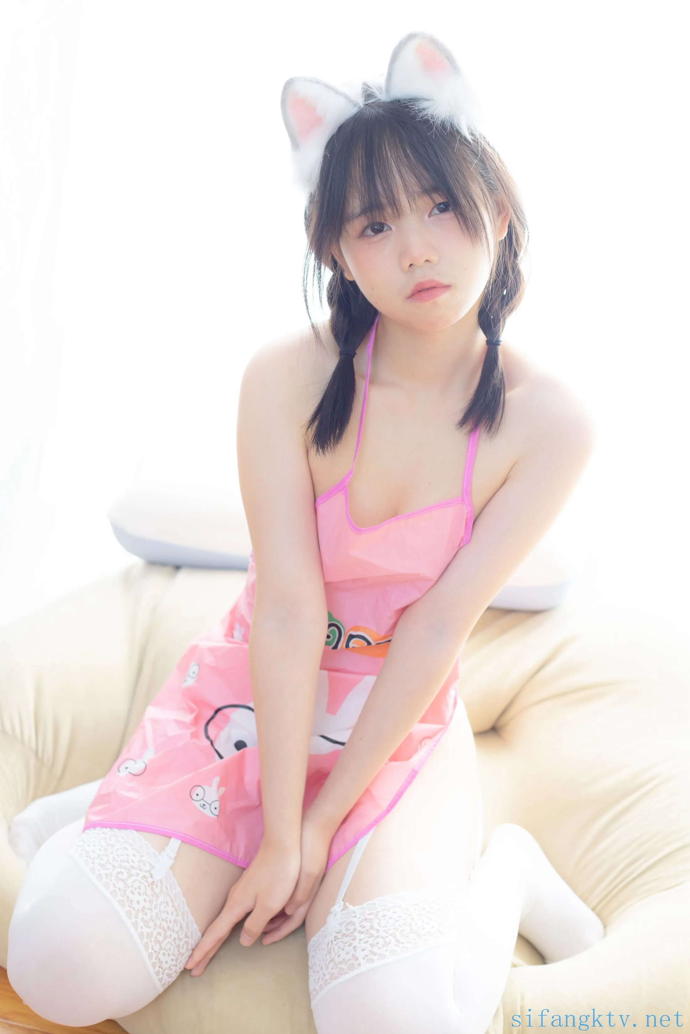 少女秩序小鱼粉红肚兜92P0207网红写真