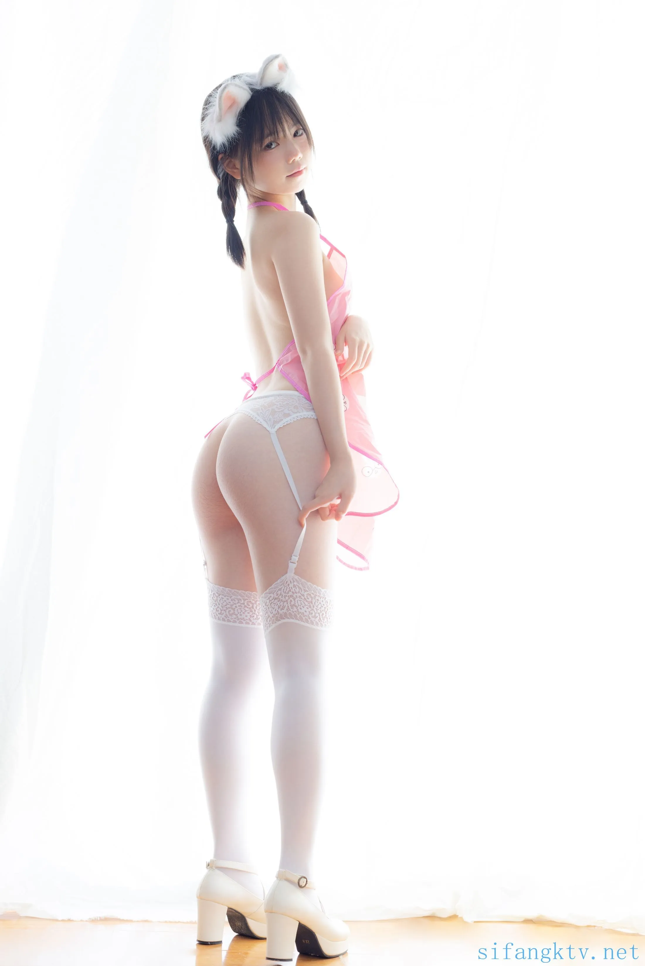 少女秩序小鱼粉红肚兜92P0207网红写真