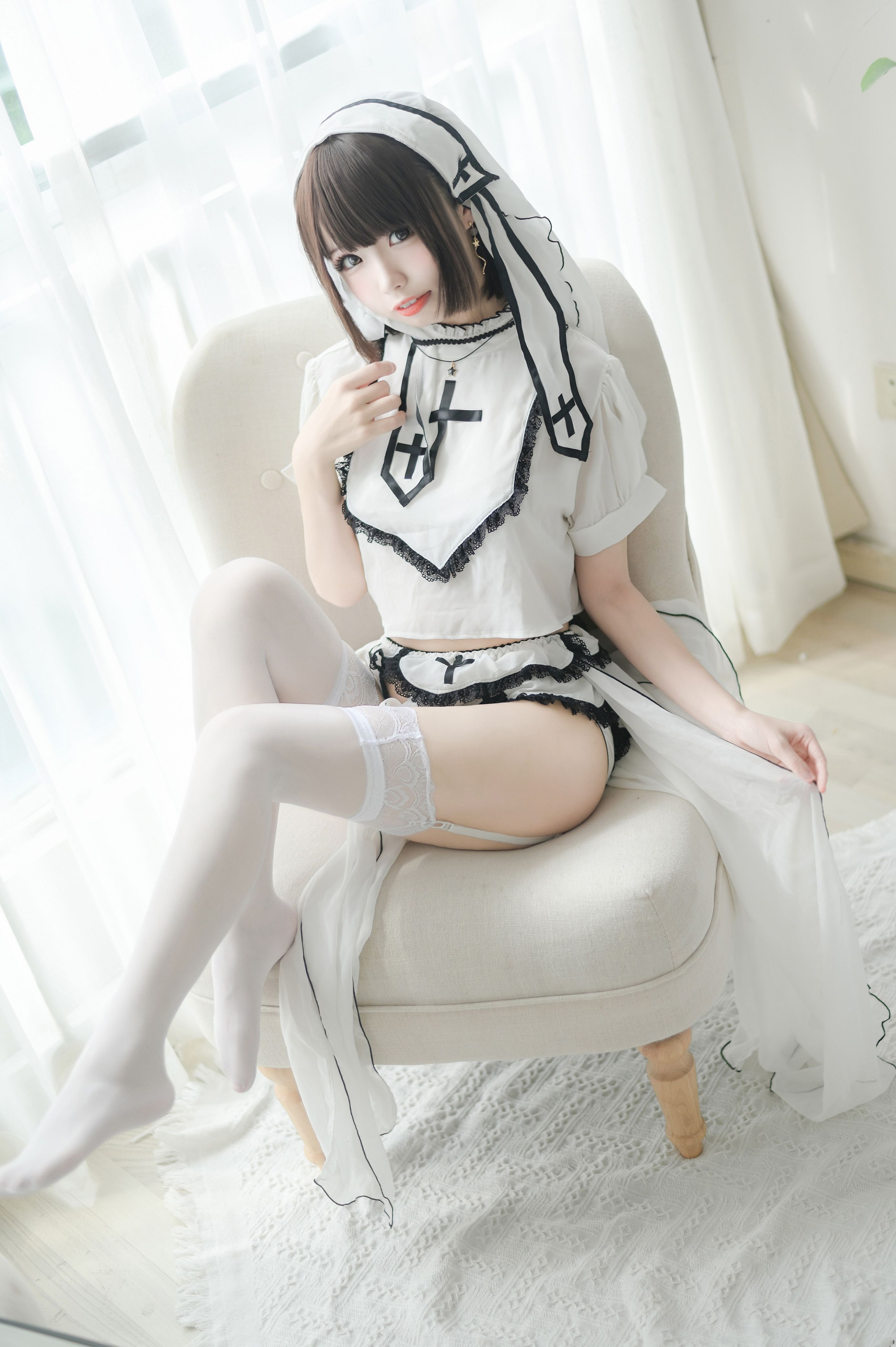 十万珍吱伏特NO03修女49P210MB人气合集