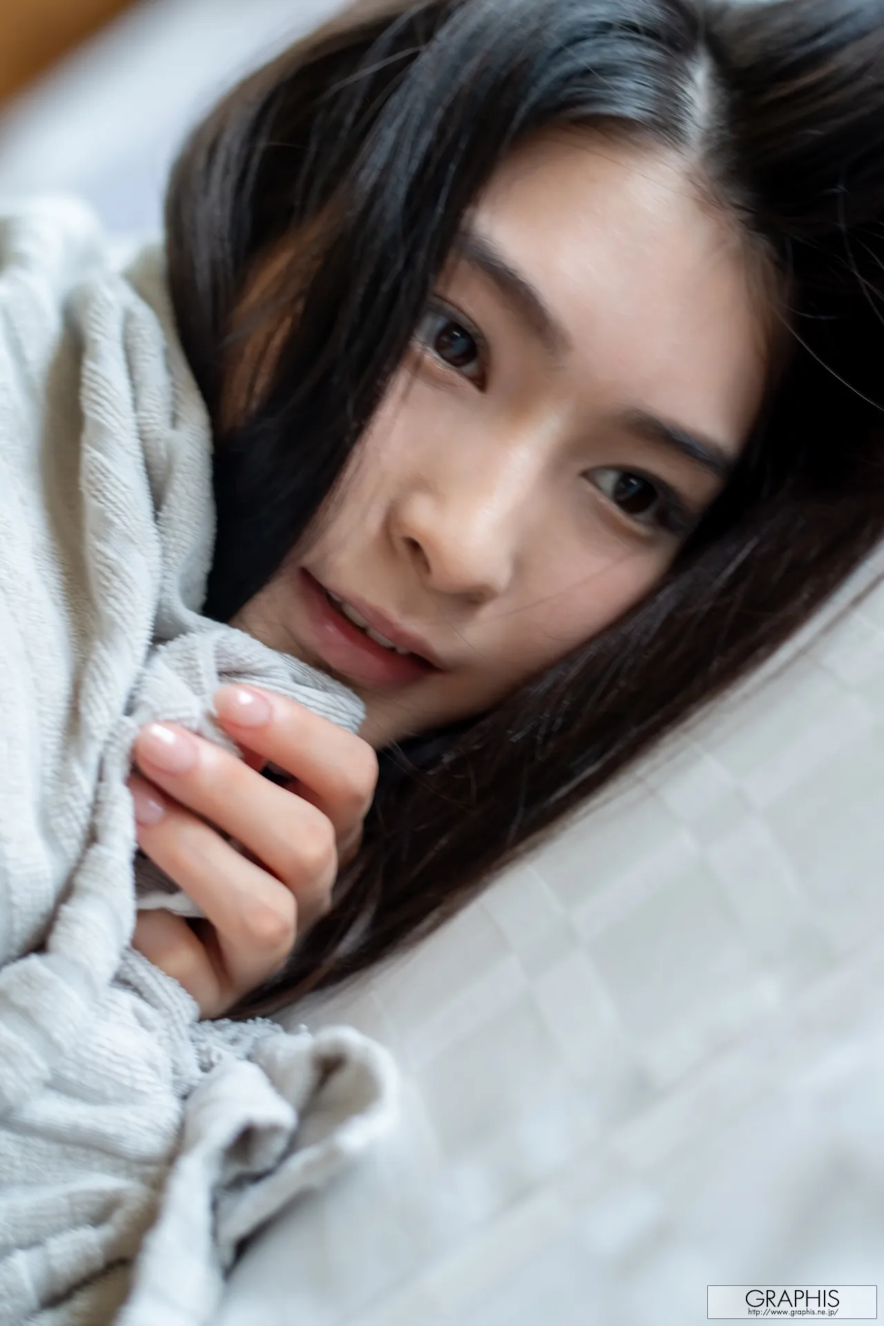 GraphisRAINYSEASONSPECIAL2021本庄鈴161P0617网红写真