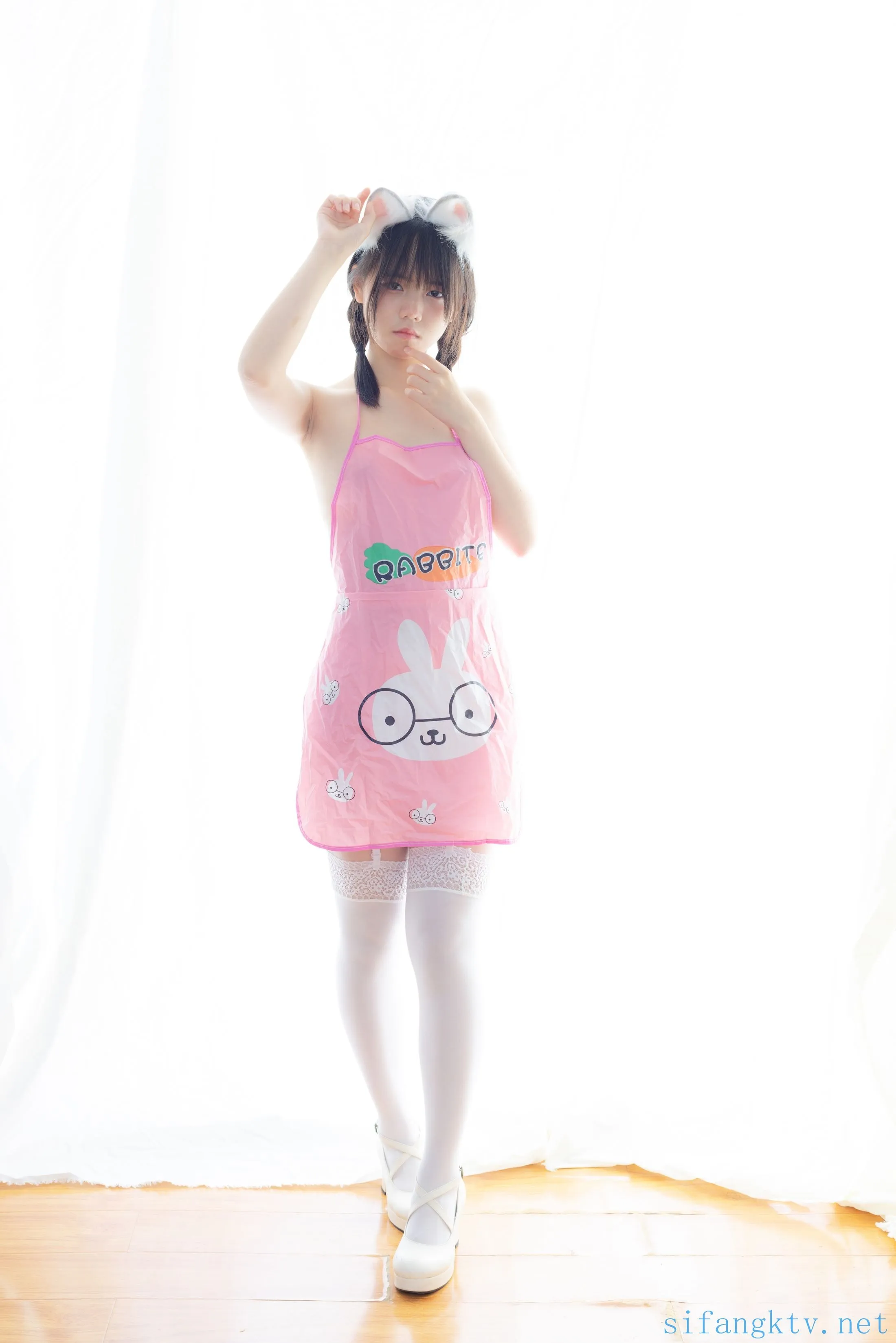 少女秩序小鱼粉红肚兜92P0207网红写真
