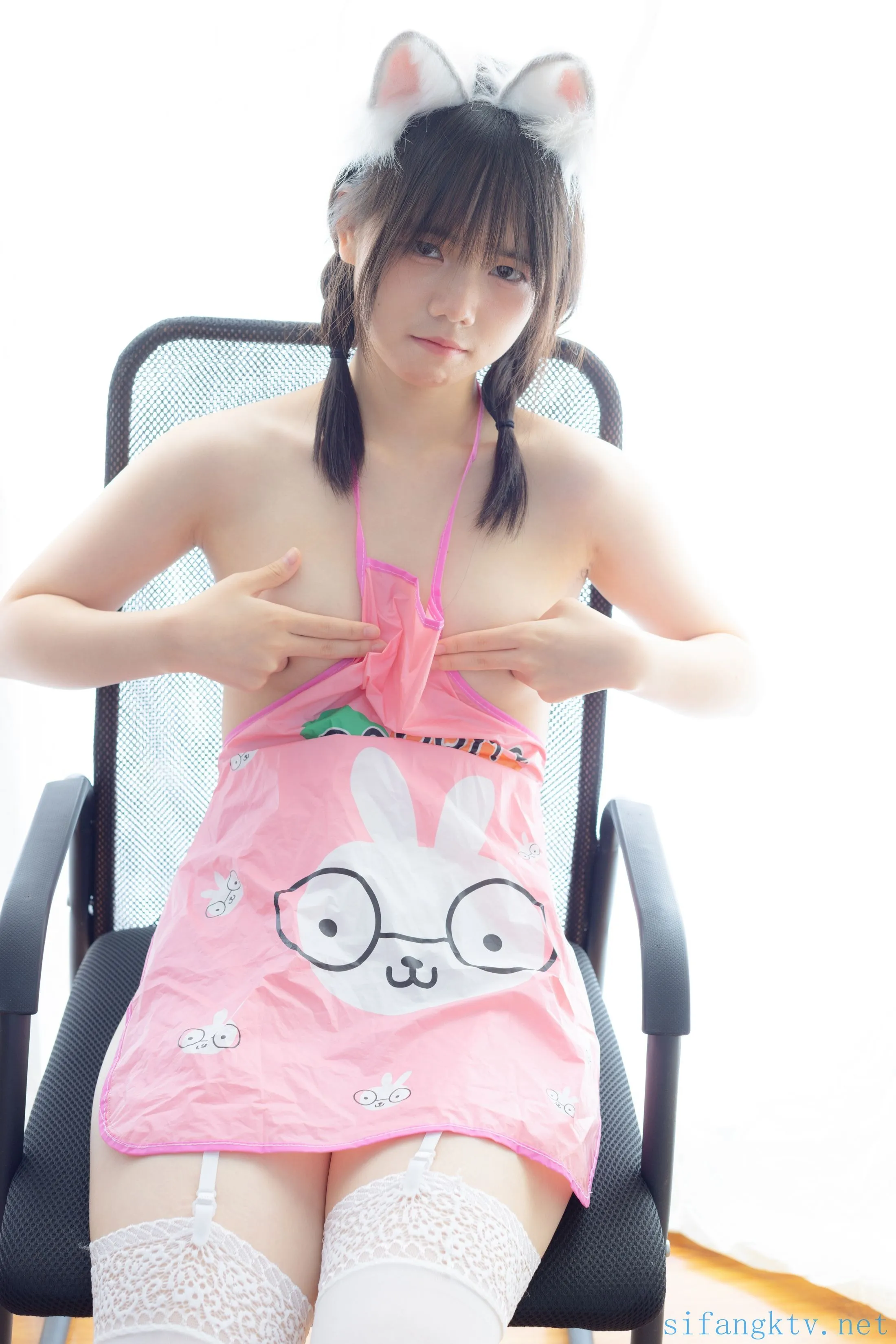 少女秩序小鱼粉红肚兜92P0207网红写真