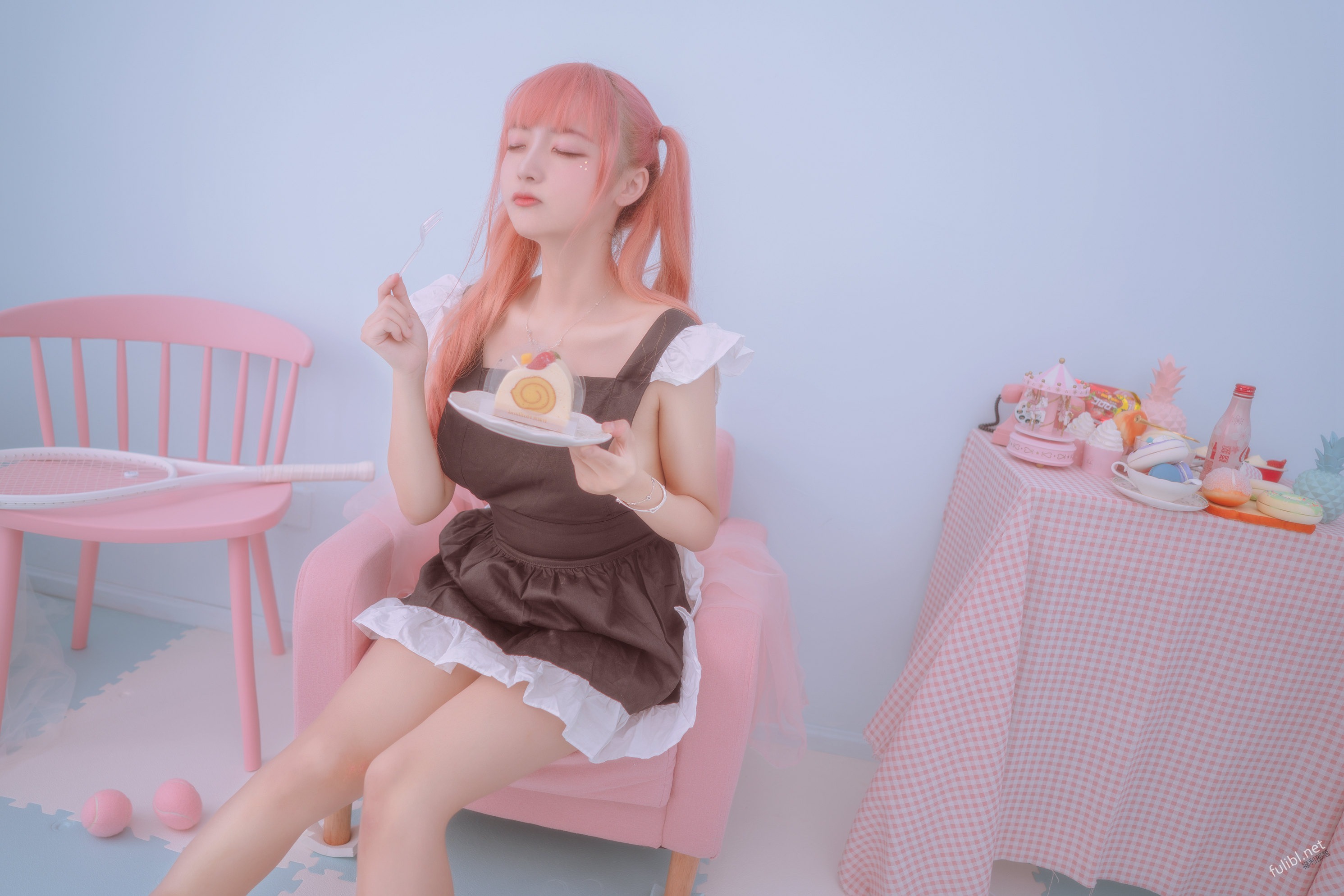 一只云烧绯红女仆0614原版写真