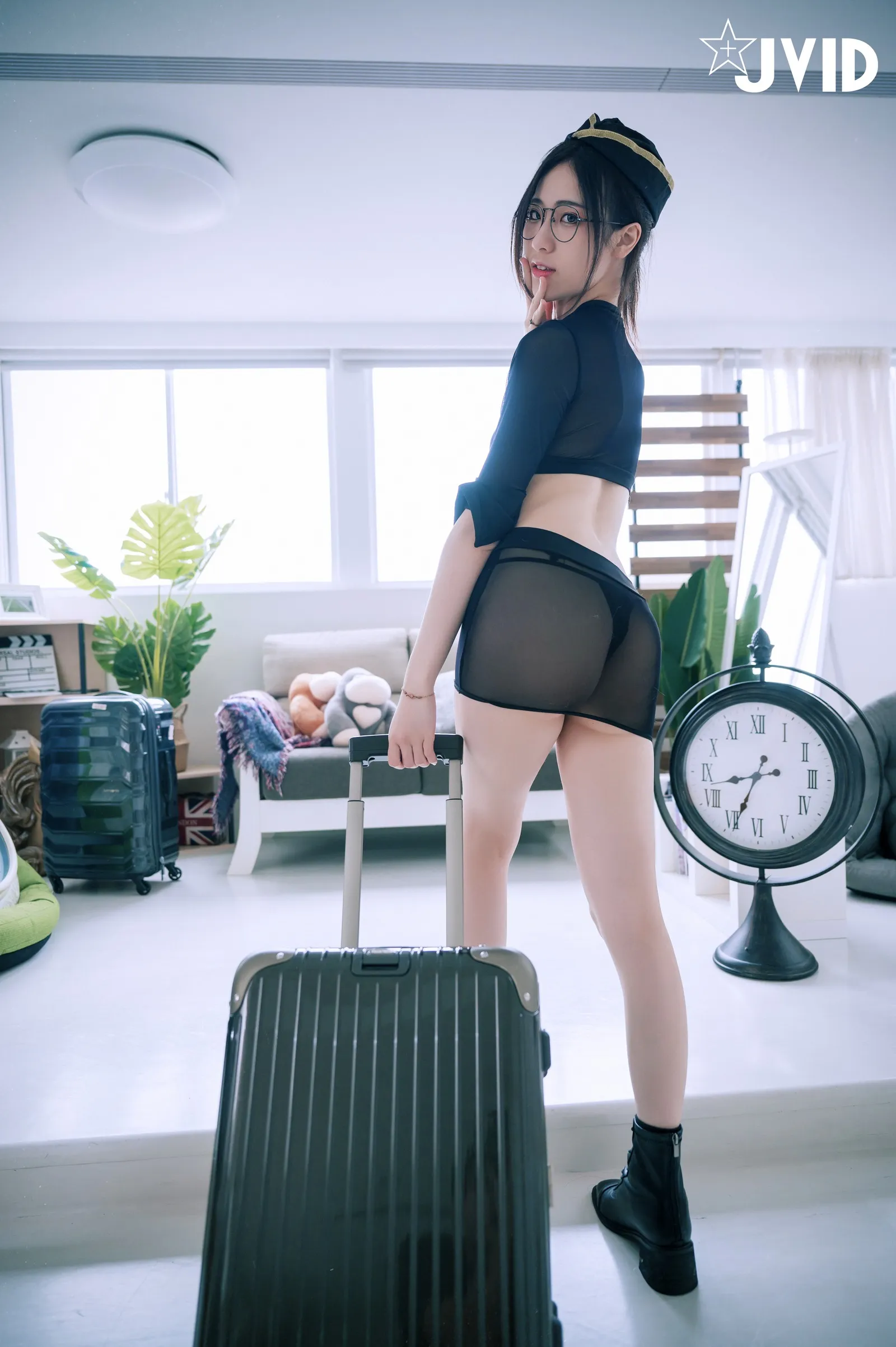 JVID阿黎暗黑空姐套图