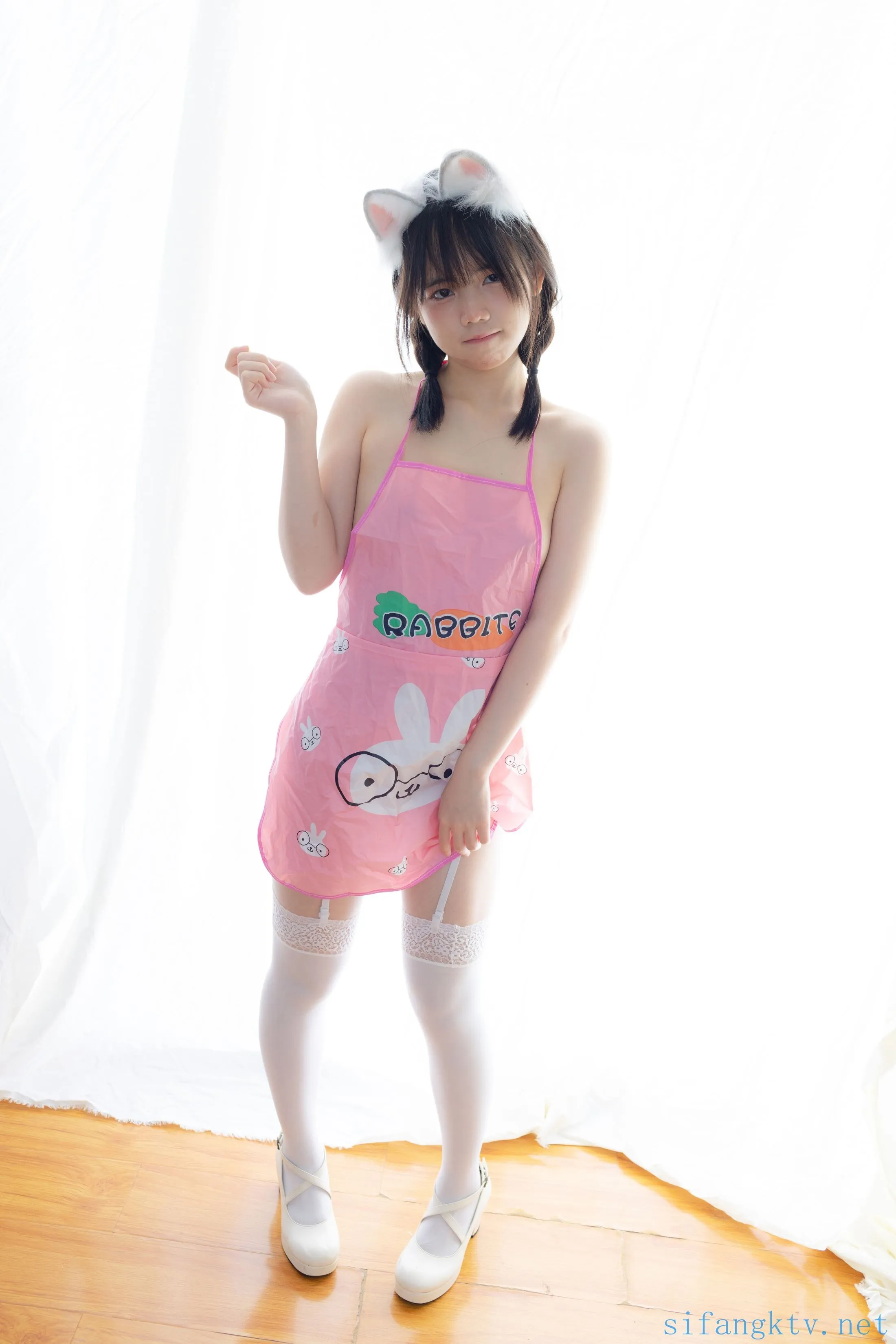 少女秩序小鱼粉红肚兜92P0207网红写真