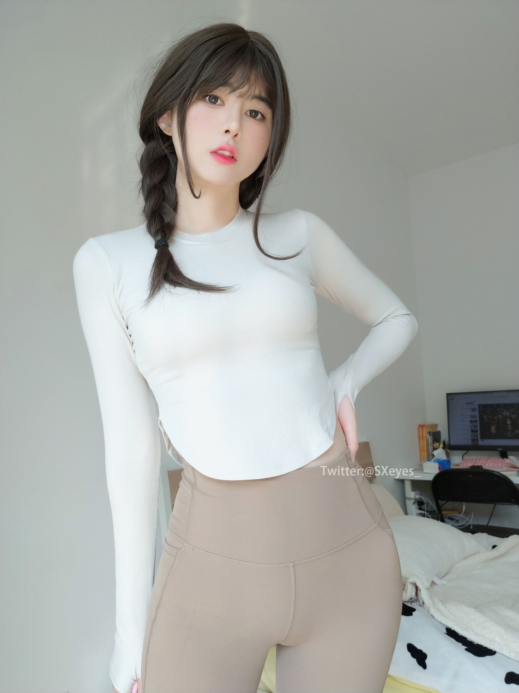 眼酱大魔王wNO65Vol32瑜伽服32P160MB0327分享专区