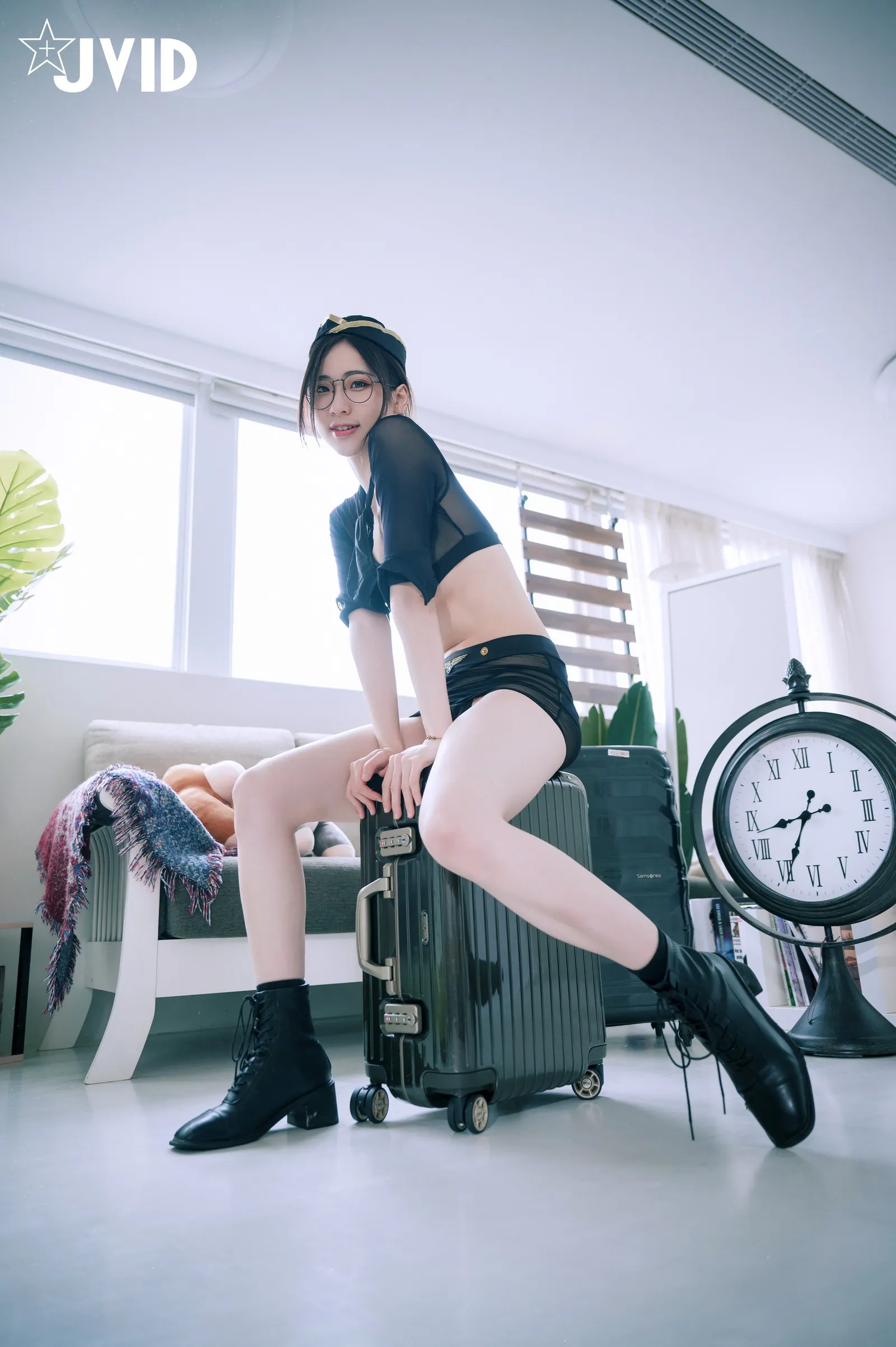 JVID阿黎暗黑空姐套图
