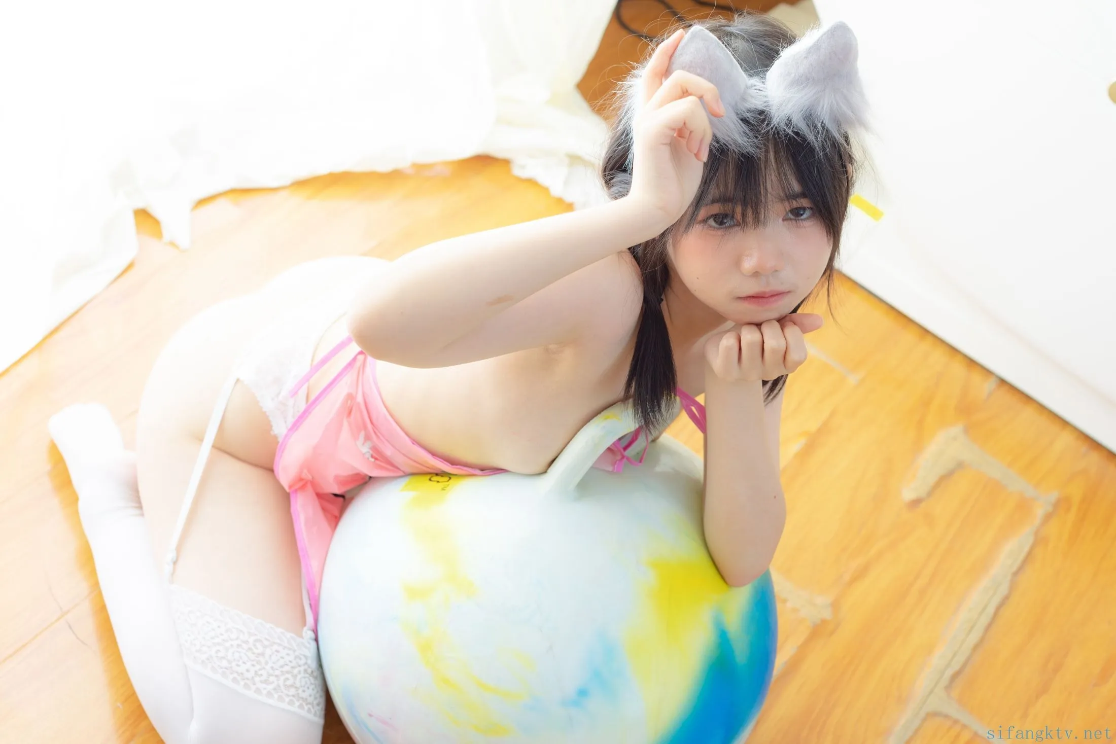 少女秩序小鱼粉红肚兜92P0207网红写真