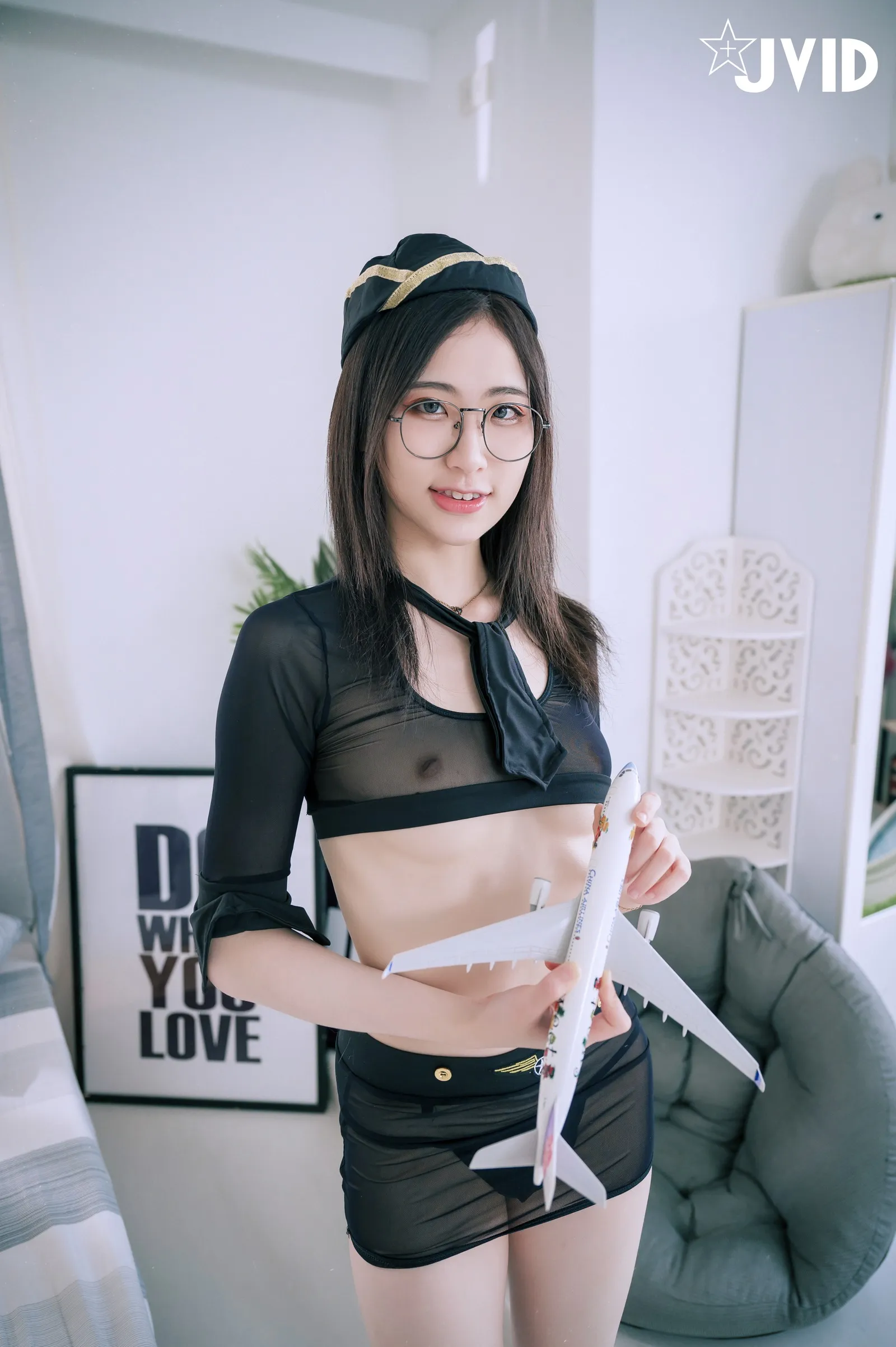 JVID阿黎暗黑空姐套图