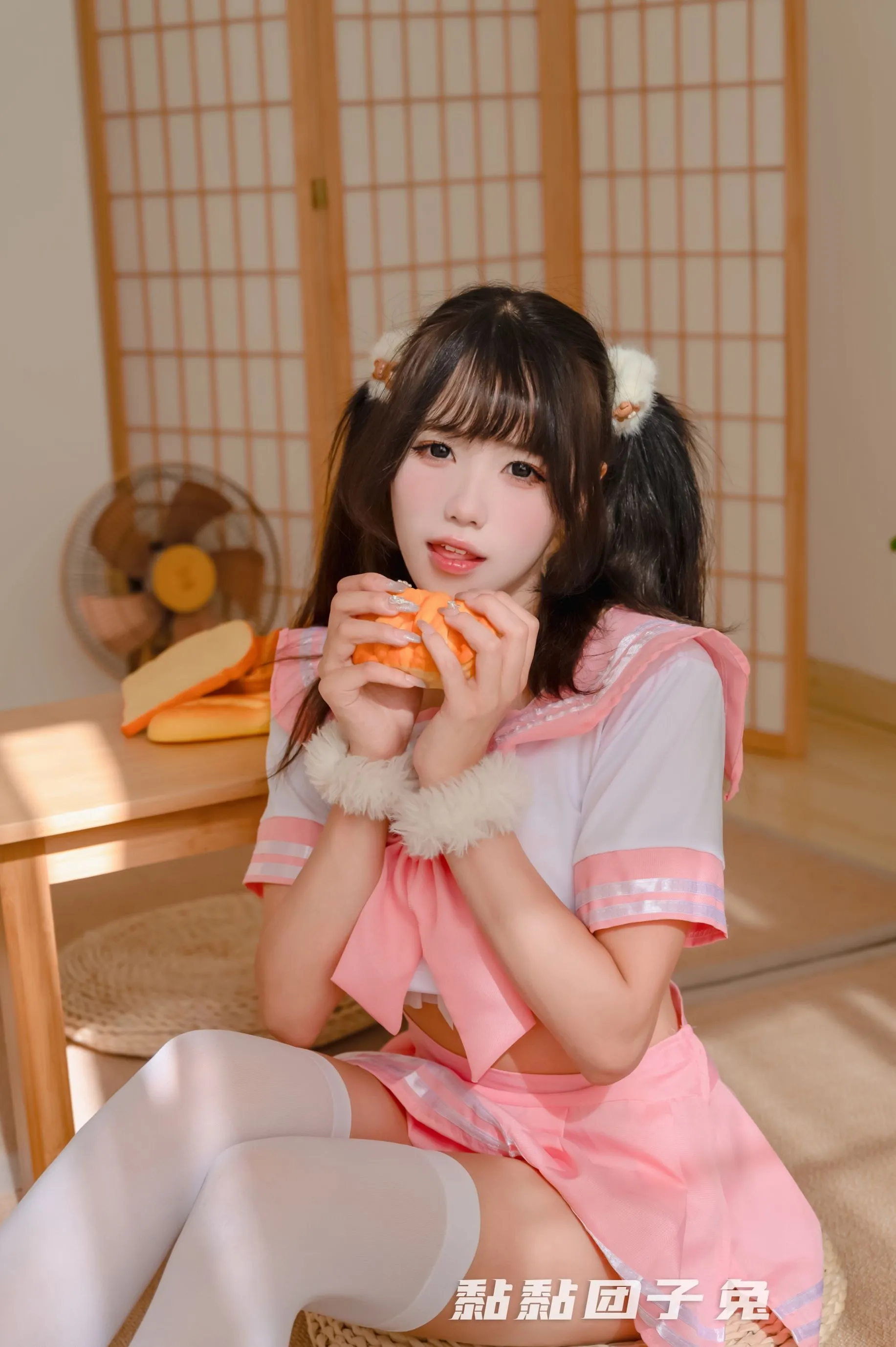 黏黏团子兔粉嫩JK热门写真