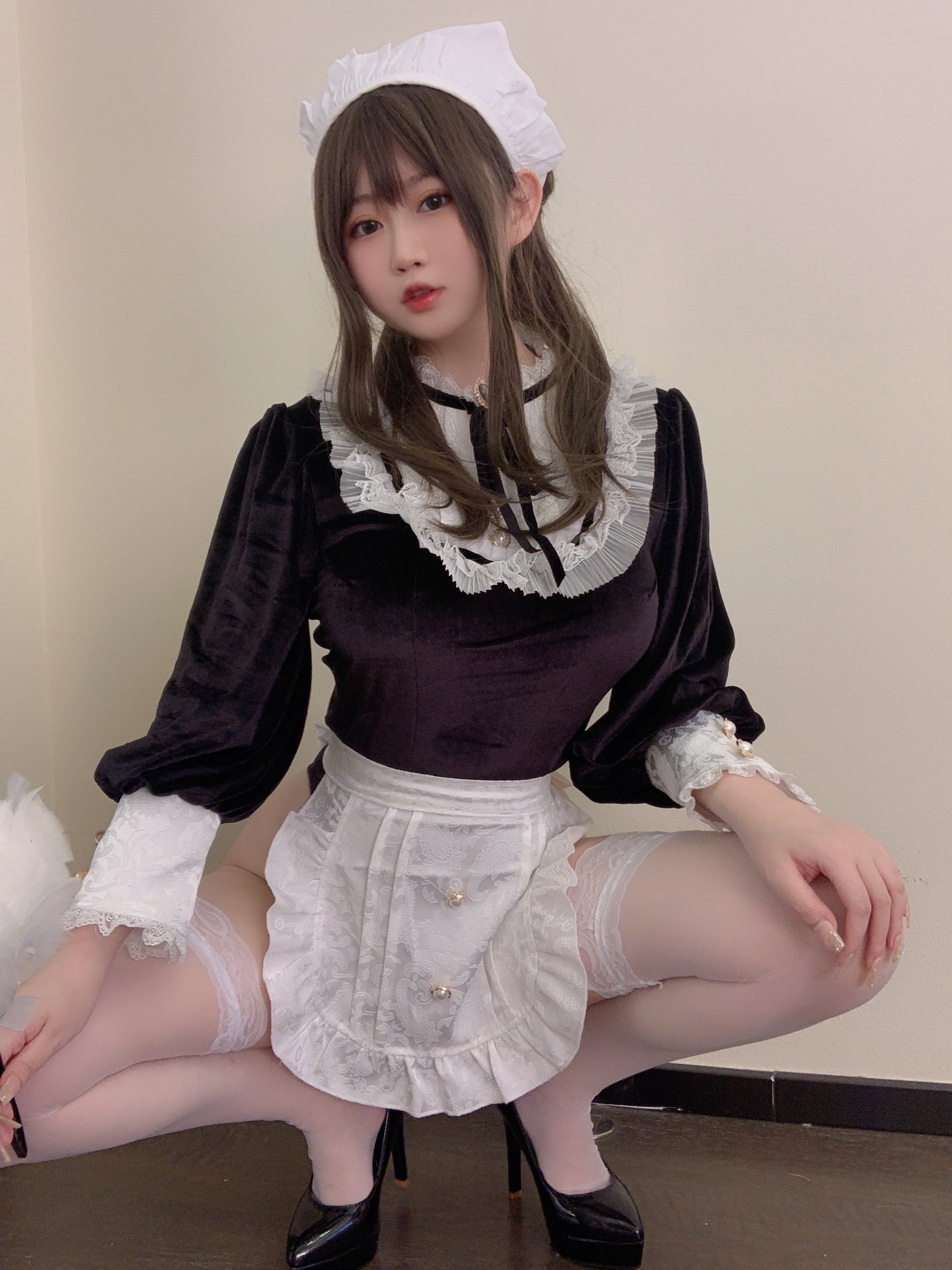 是依酱呀NO49女仆馆长50P5V225MB0402高清写真