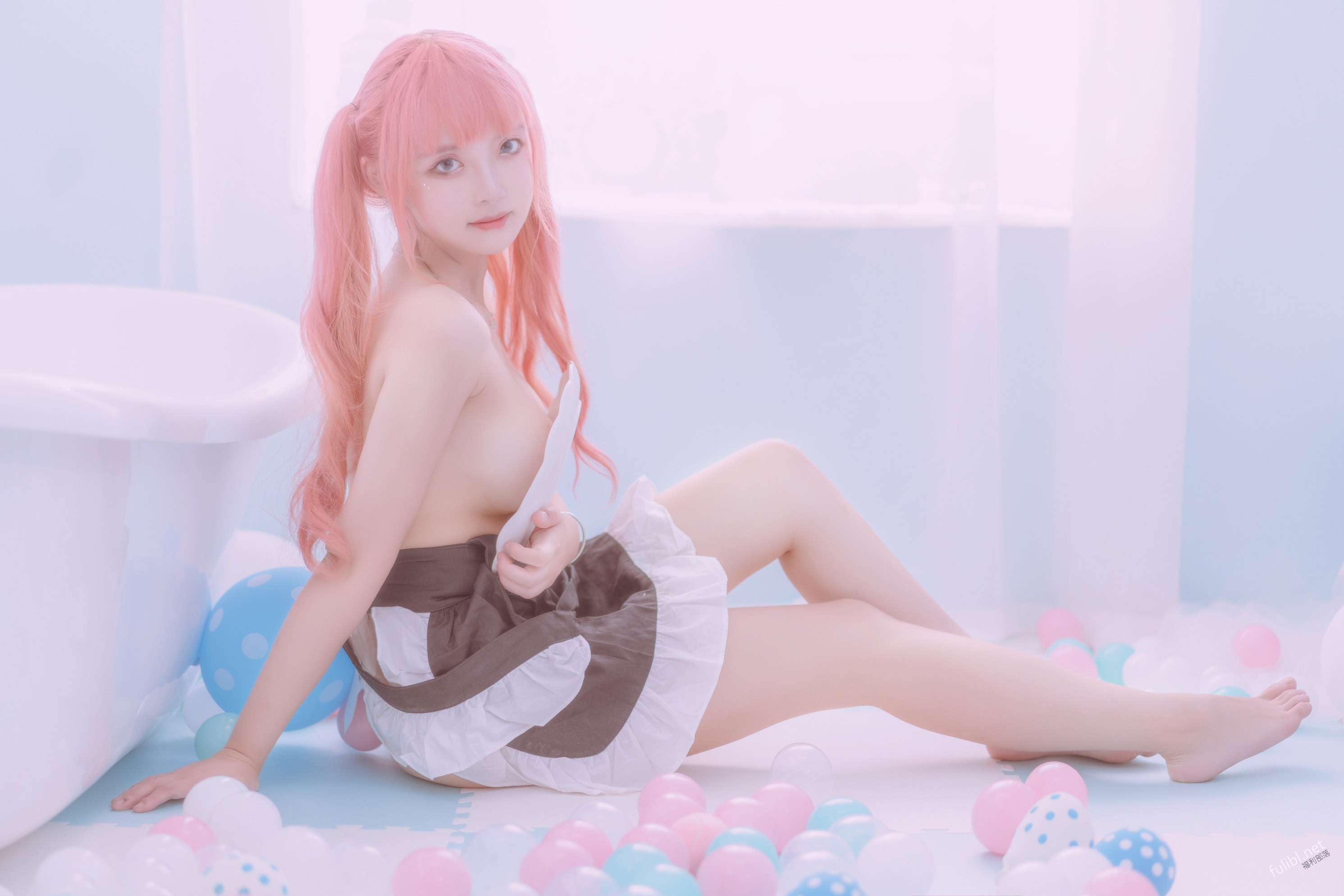 一只云烧绯红女仆0614原版写真