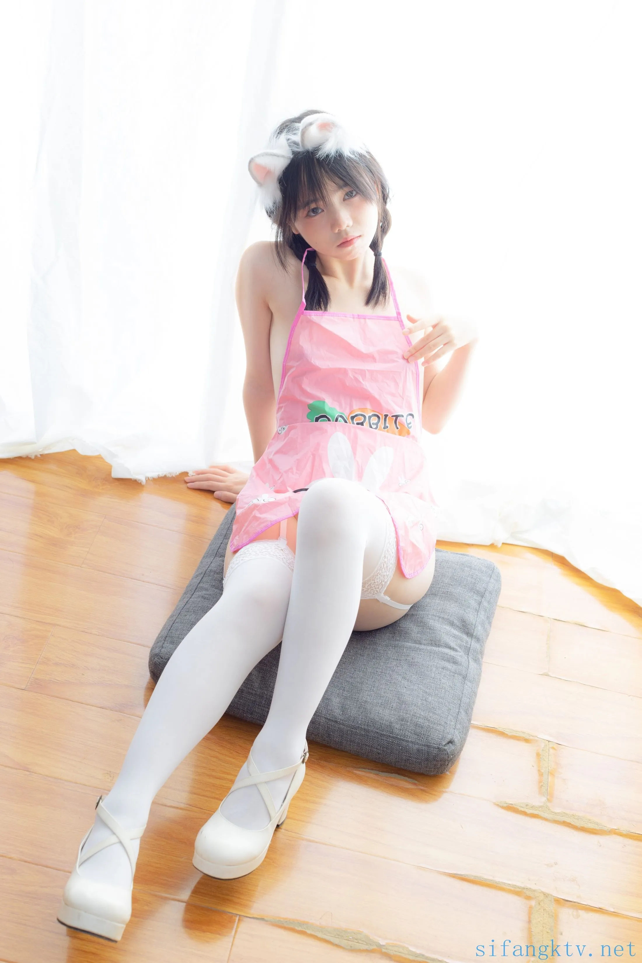 少女秩序小鱼粉红肚兜92P0207网红写真