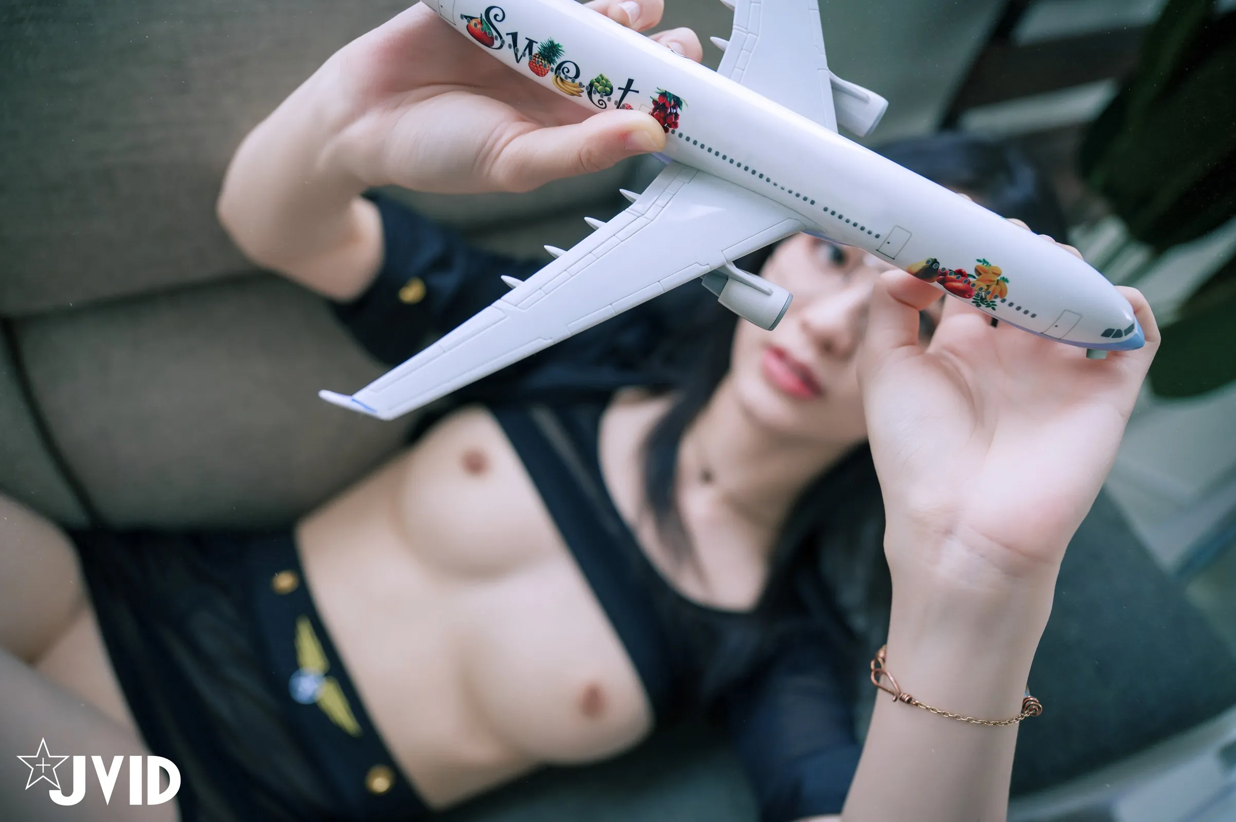 JVID阿黎暗黑空姐套图