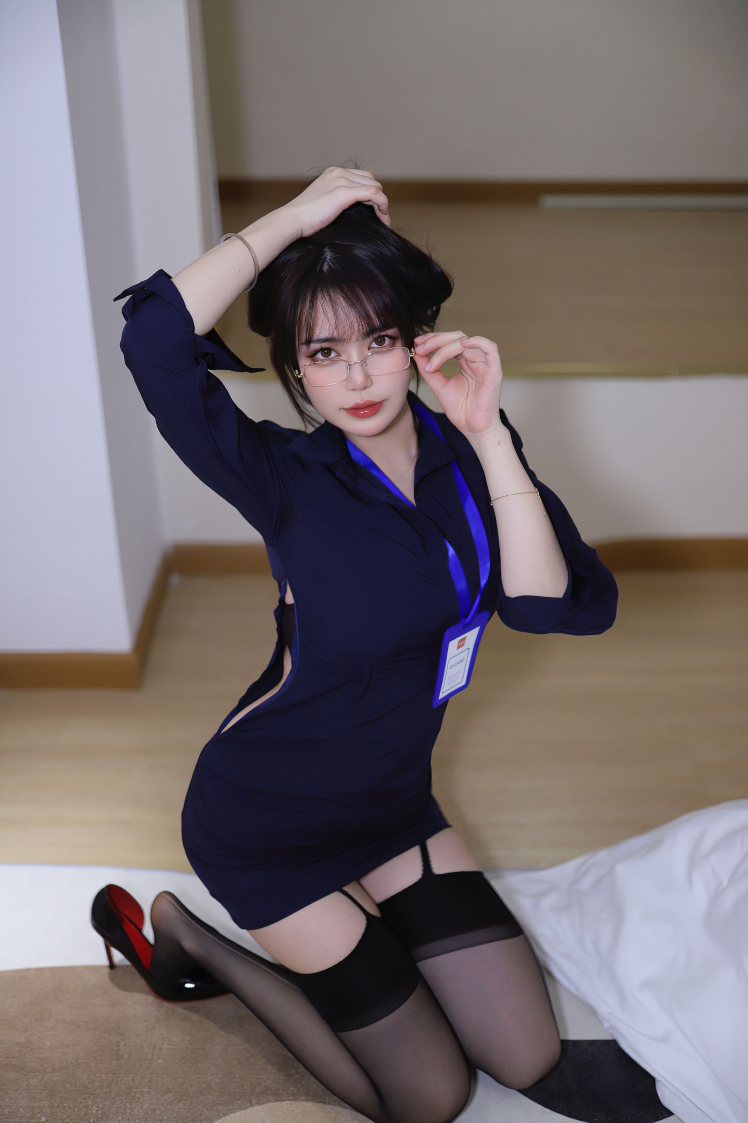 Tina很妖孽呀职业装秘书44P398MB写真集