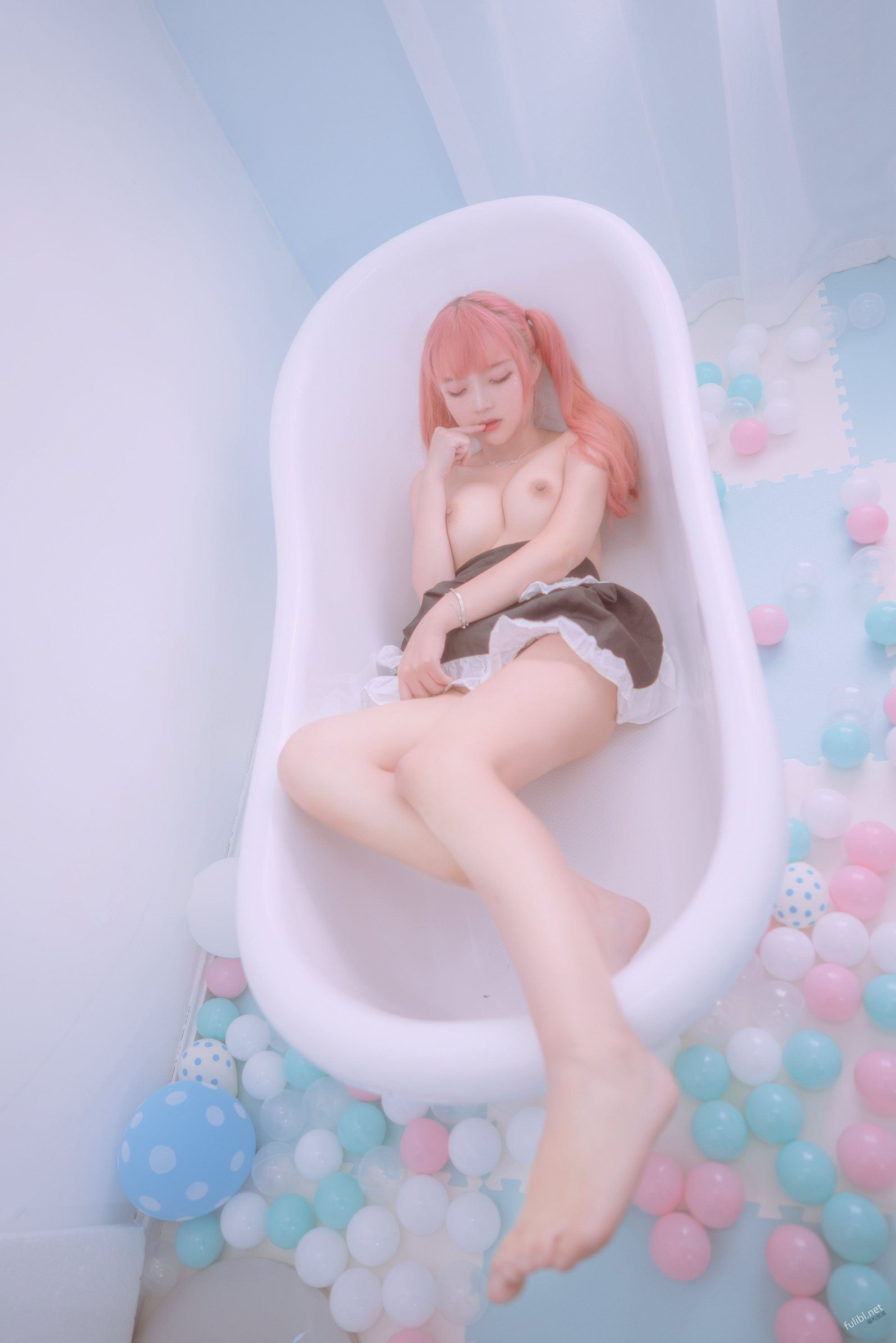 一只云烧绯红女仆0614原版写真