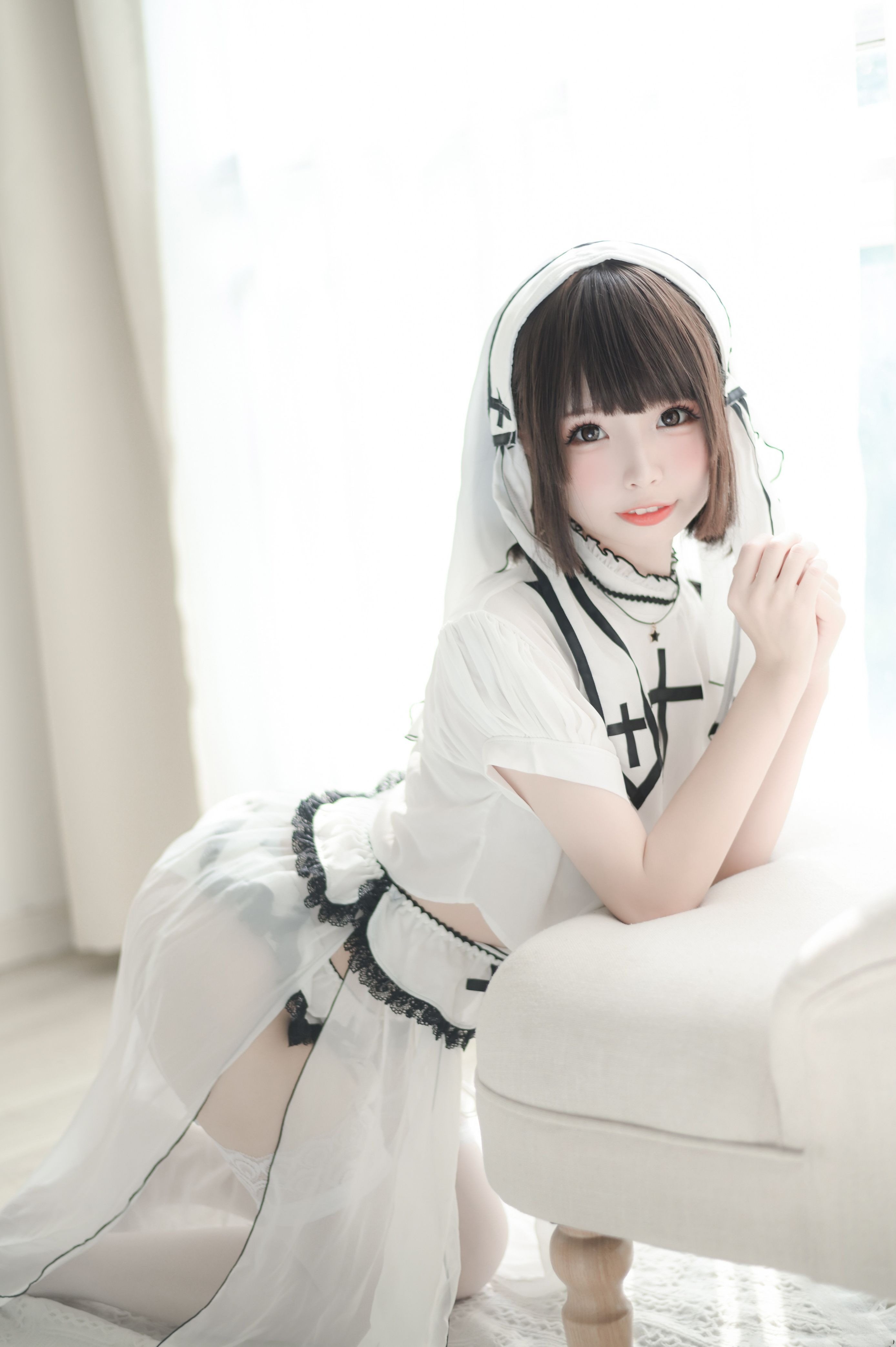 十万珍吱伏特NO03修女49P210MB人气合集