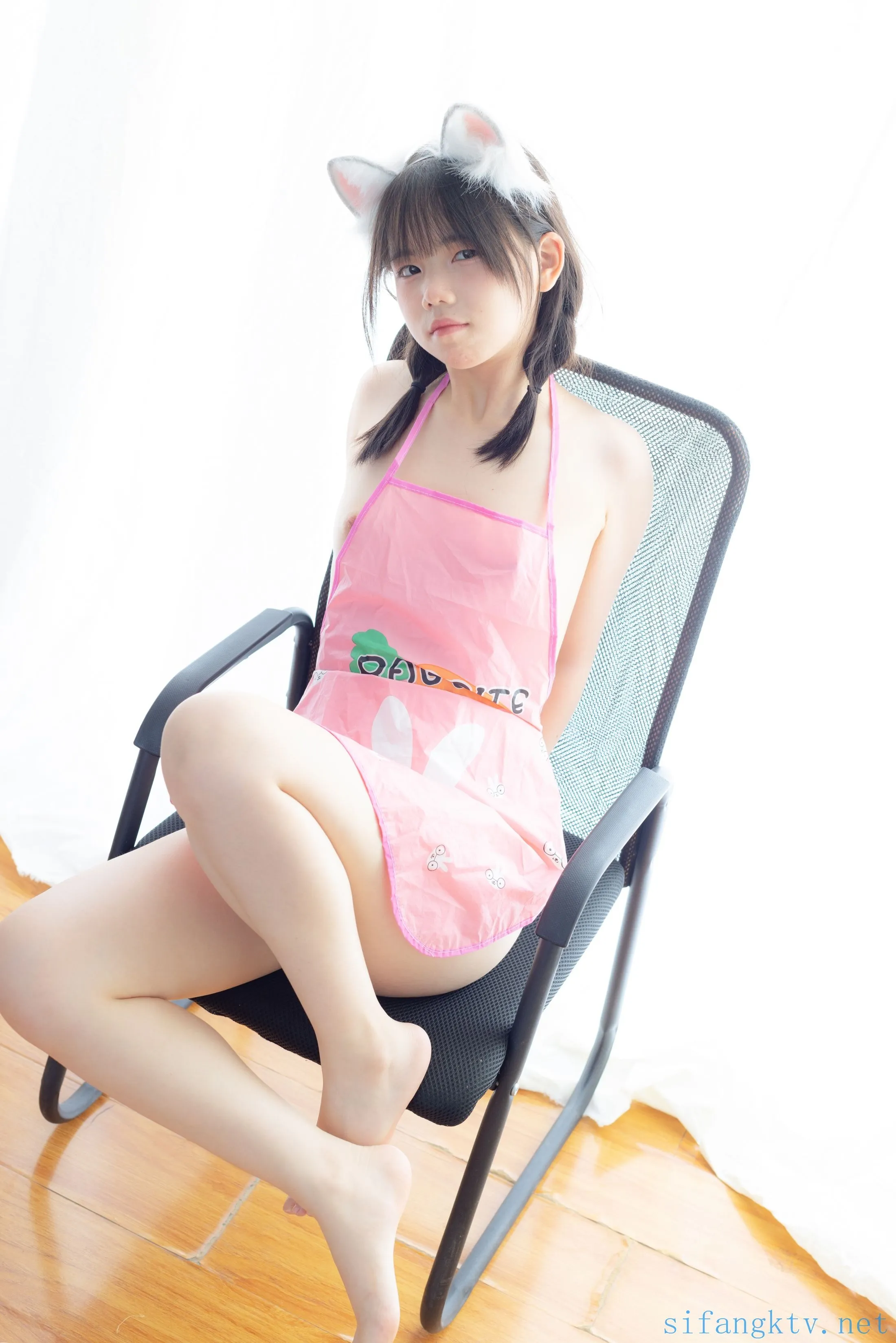 少女秩序小鱼粉红肚兜92P0207网红写真