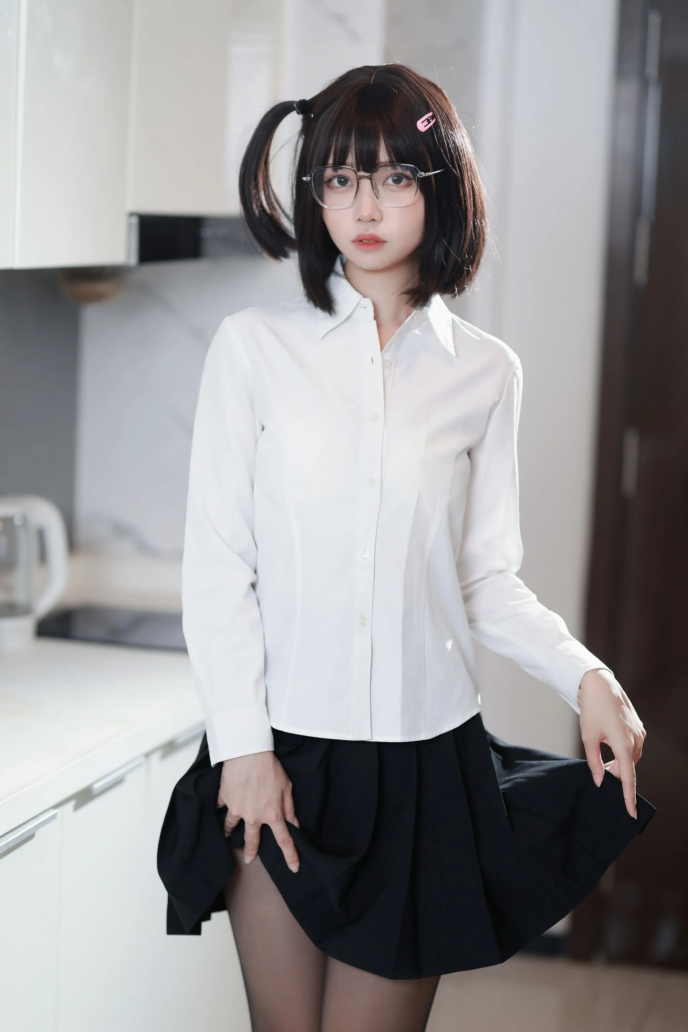洛桑w伊梓眼镜妹妹高清无水印