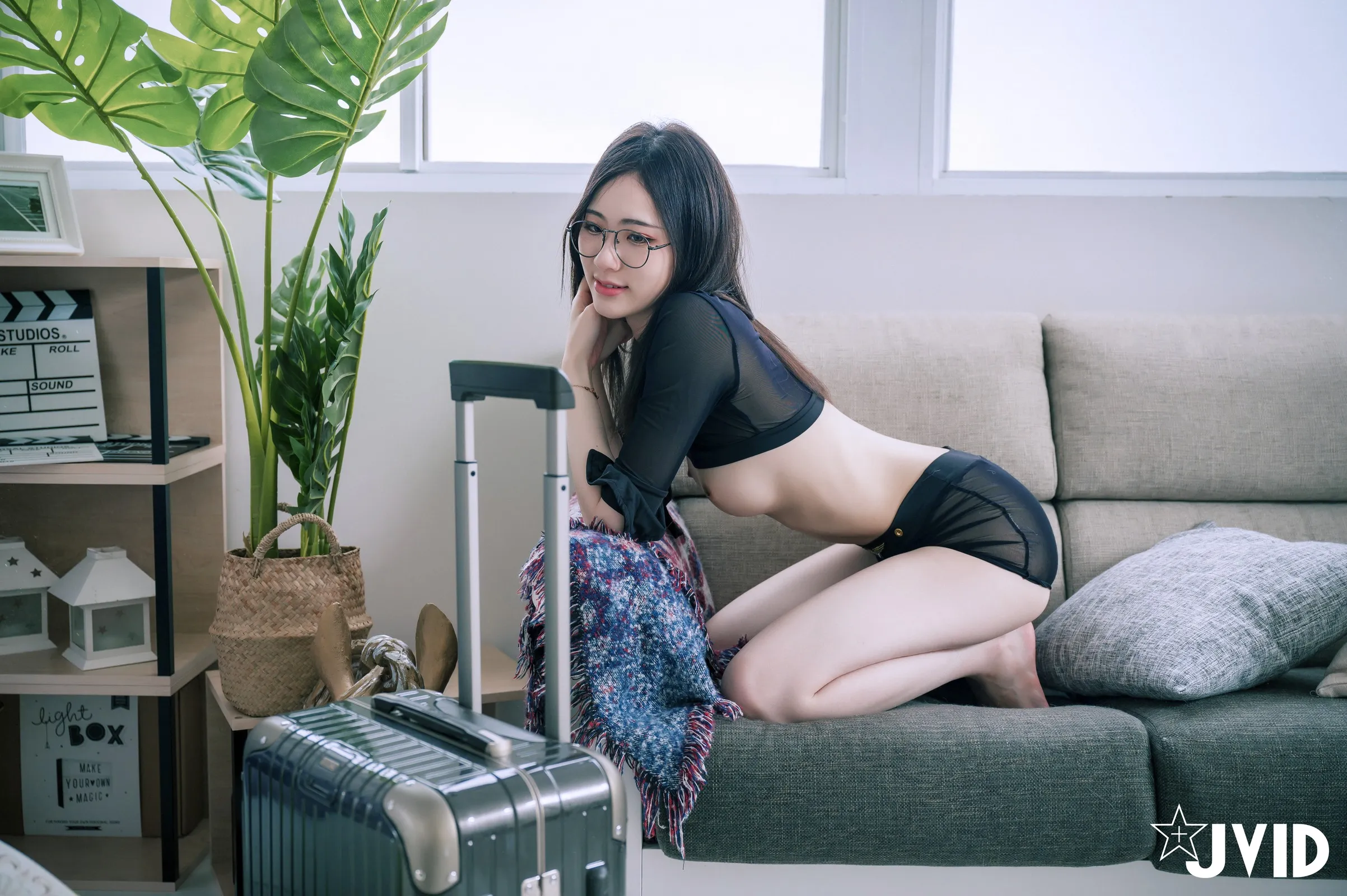 JVID阿黎暗黑空姐套图