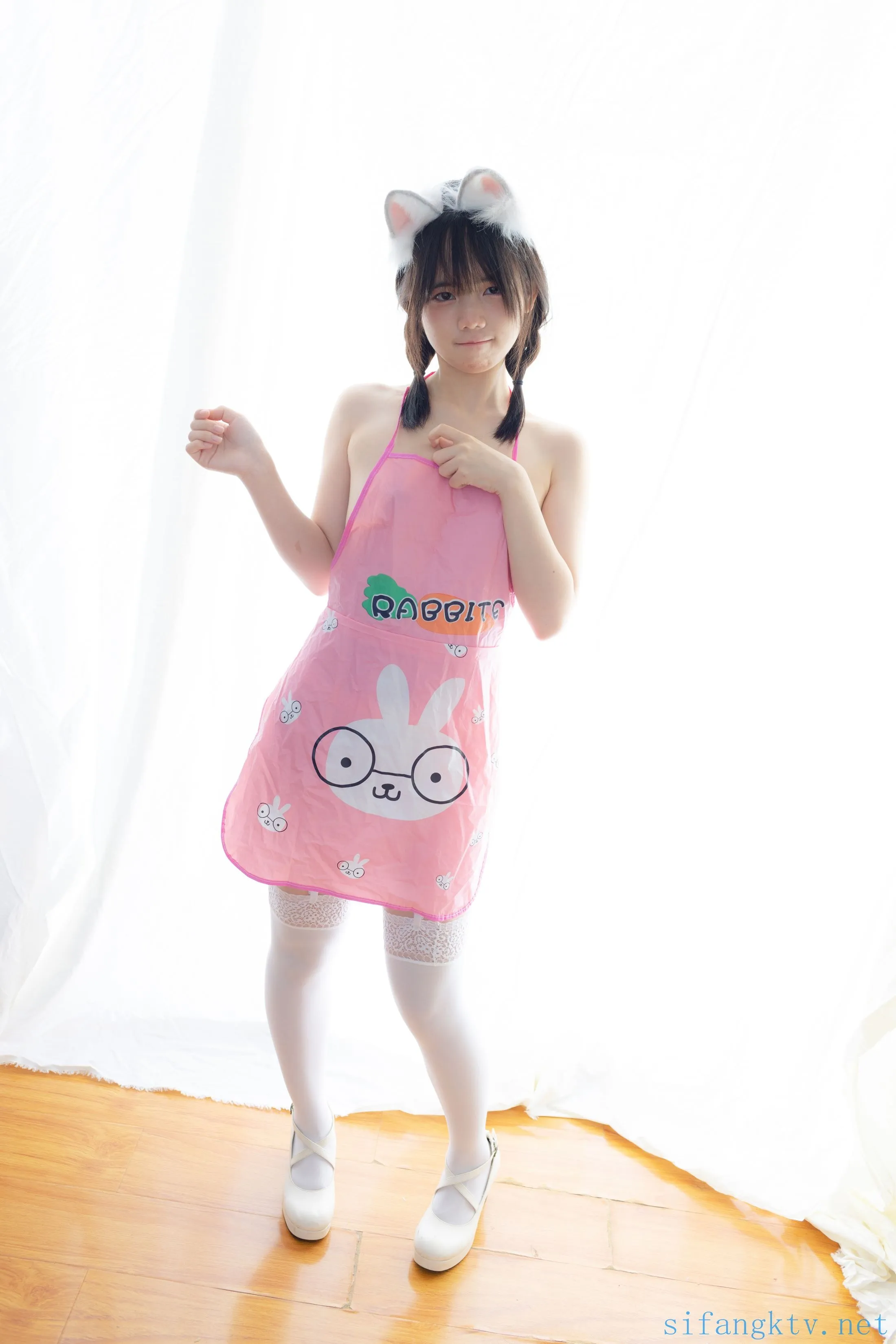 少女秩序小鱼粉红肚兜92P0207网红写真