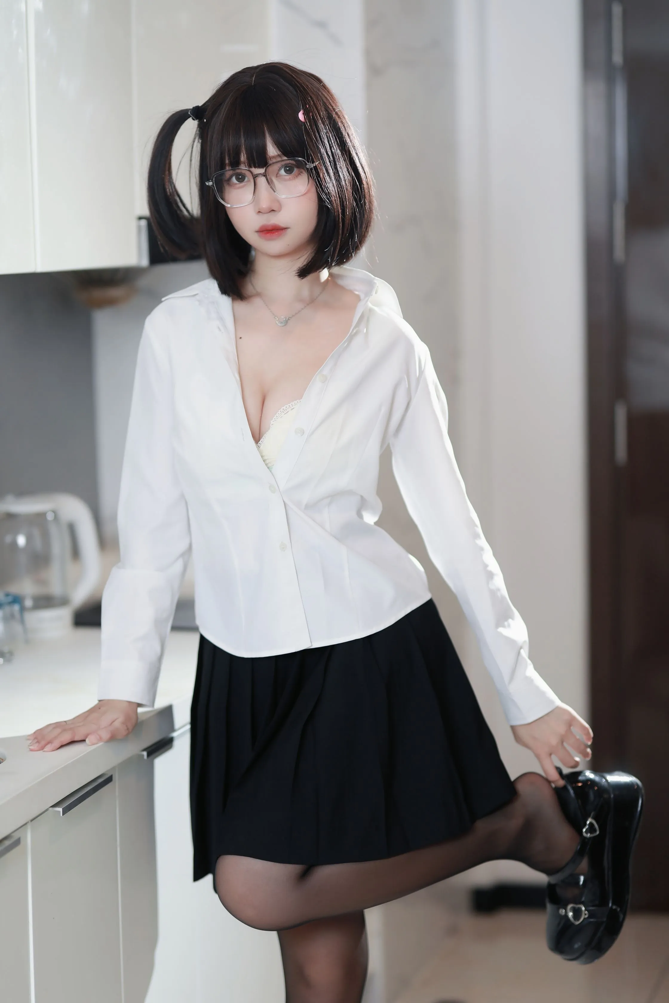 洛桑w伊梓眼镜妹妹高清无水印