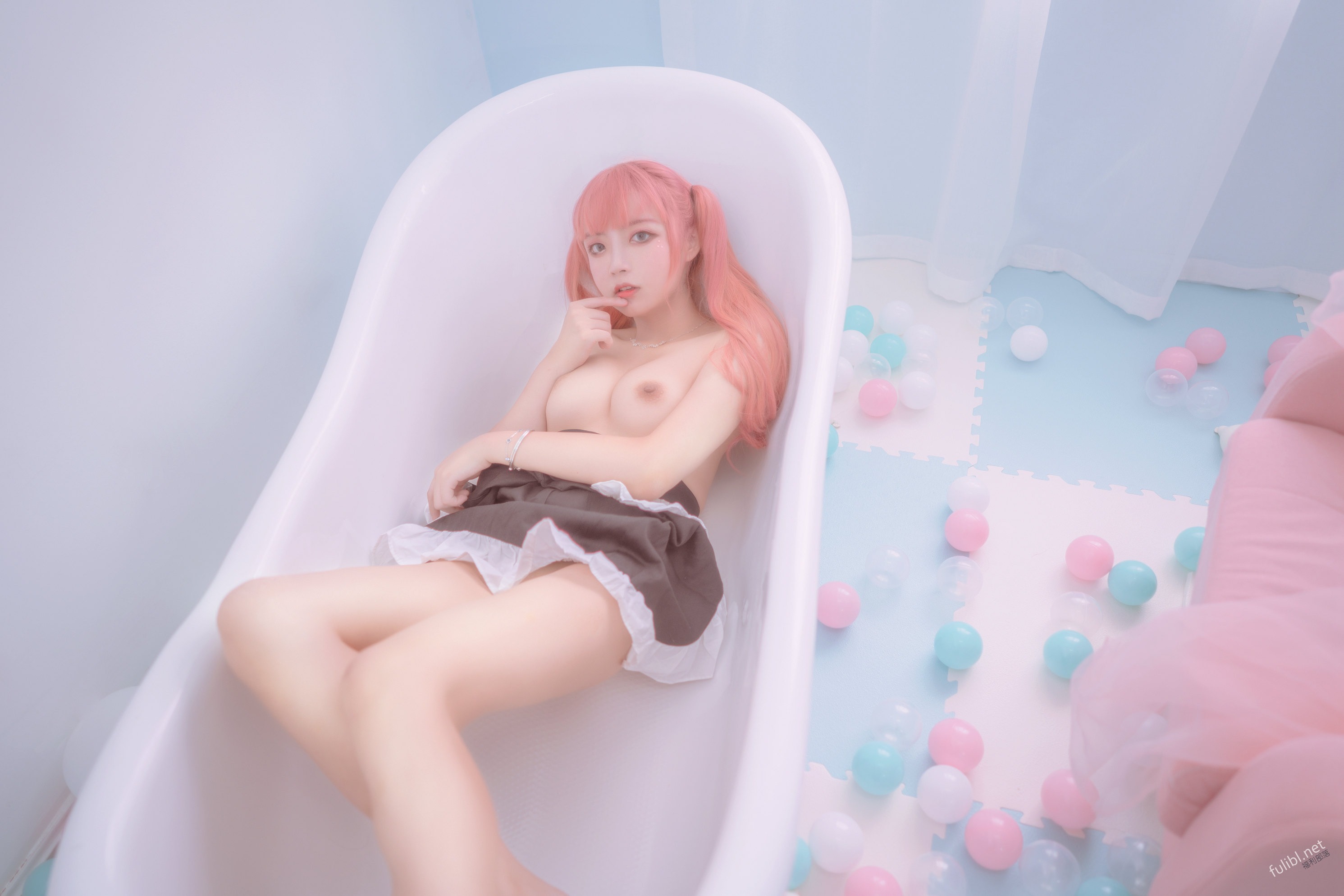 一只云烧绯红女仆0614原版写真