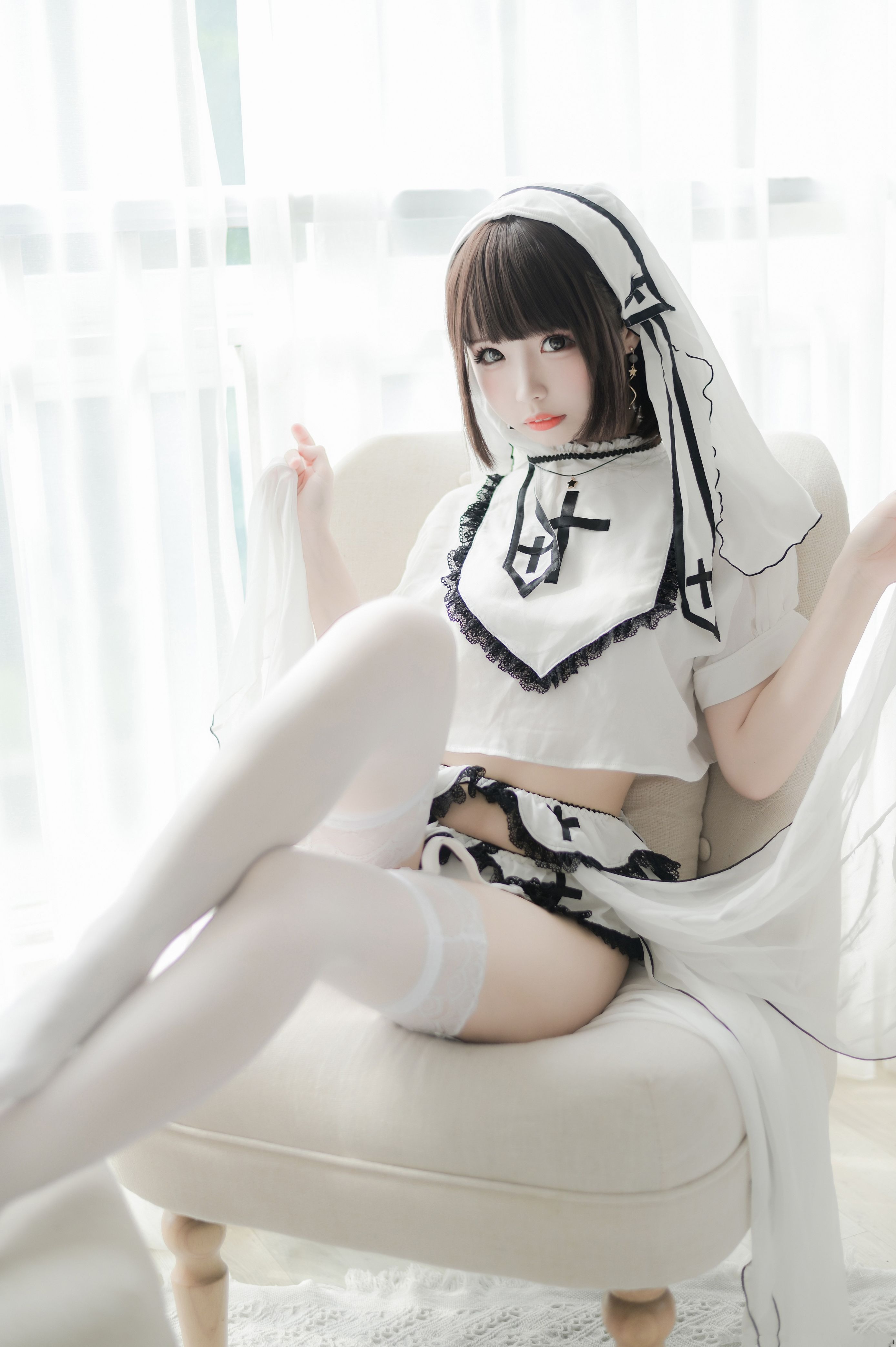 十万珍吱伏特NO03修女49P210MB人气合集