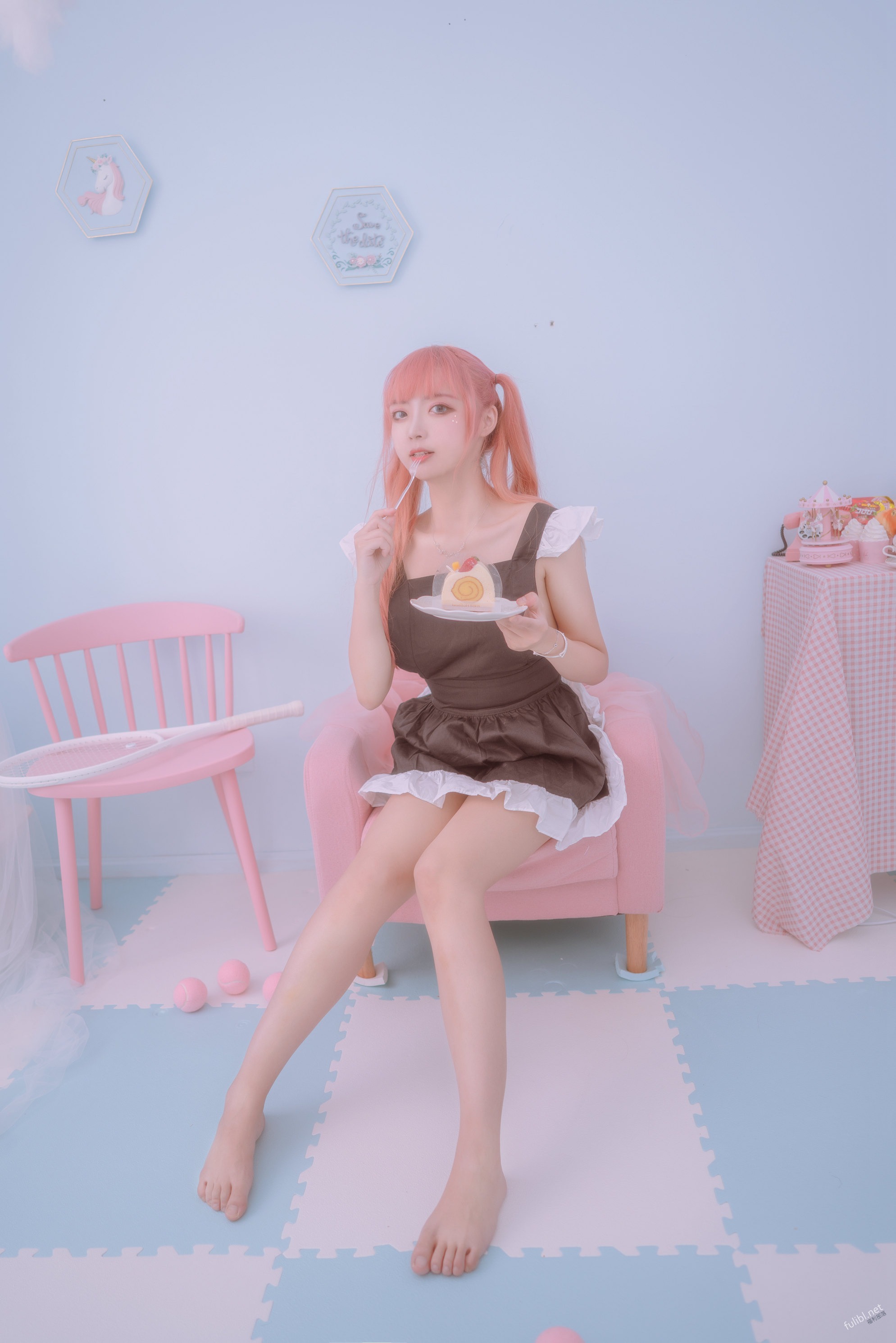 一只云烧绯红女仆0614原版写真