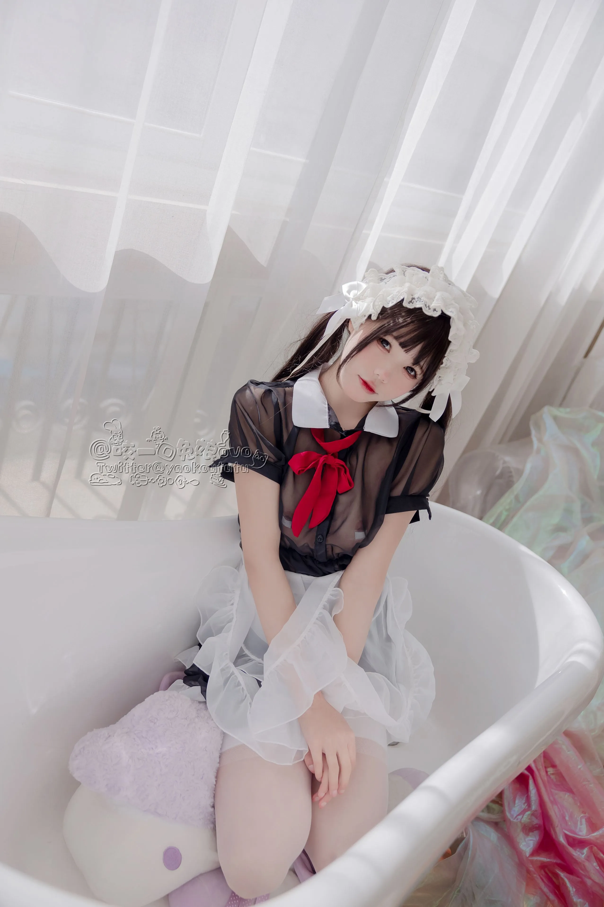 咬一口兔娘黏黏团子兔黑白女仆58P438MB热门写真