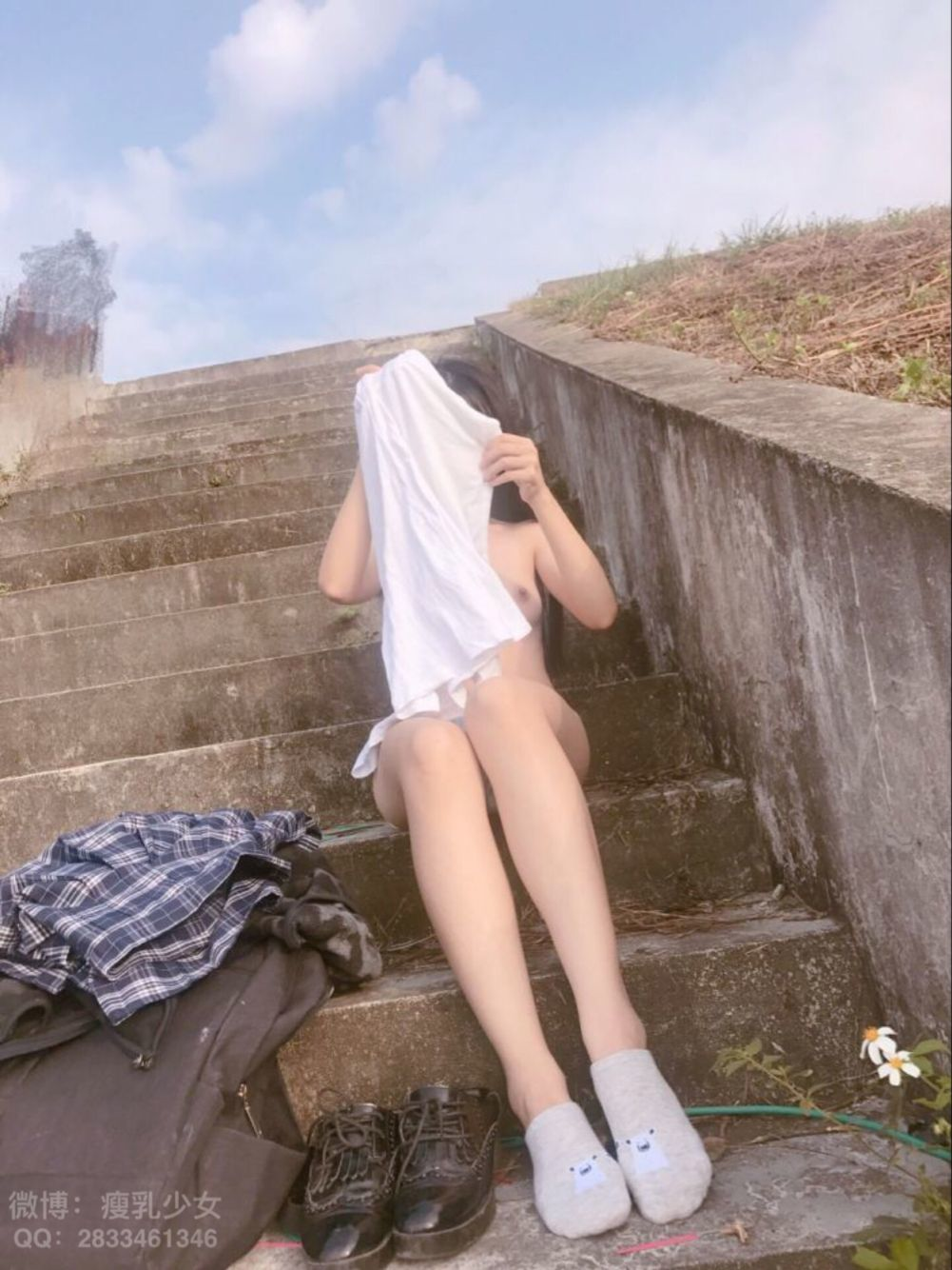 奶肌酱公园露出36P0912人气合集