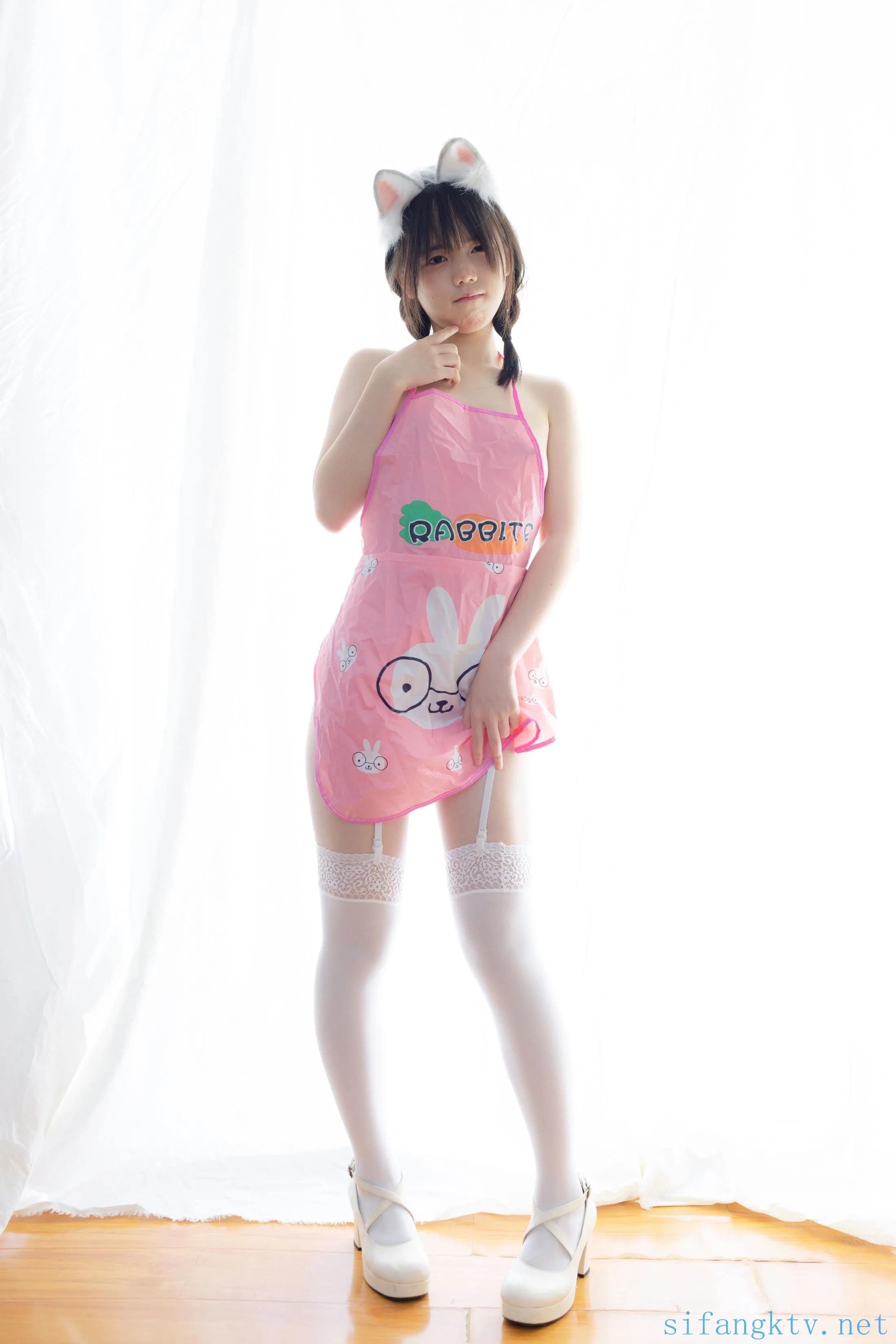 少女秩序小鱼粉红肚兜92P0207网红写真