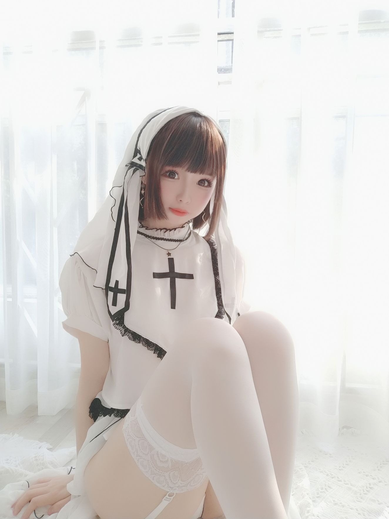 十万珍吱伏特NO03修女49P210MB人气合集