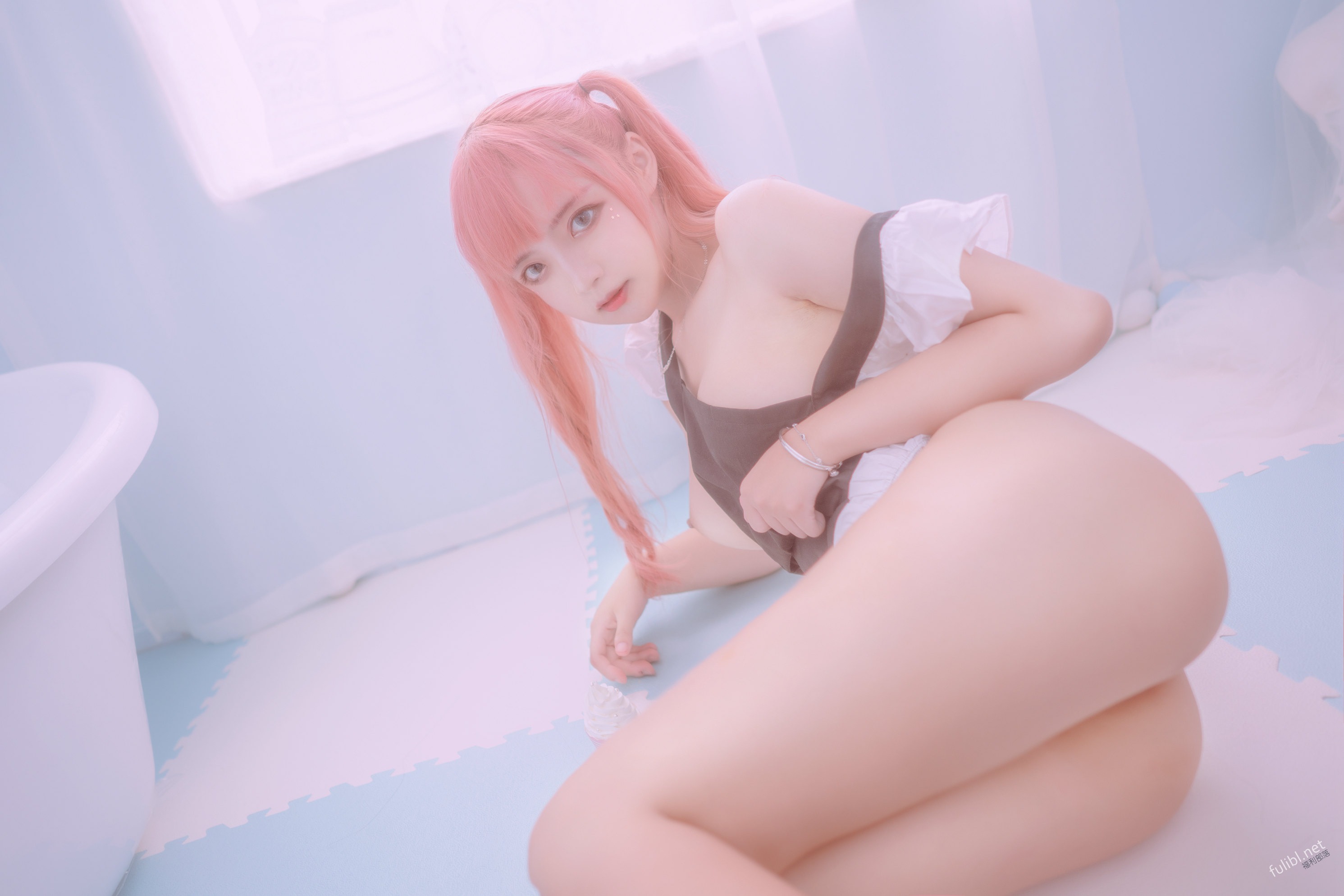 一只云烧绯红女仆0614原版写真