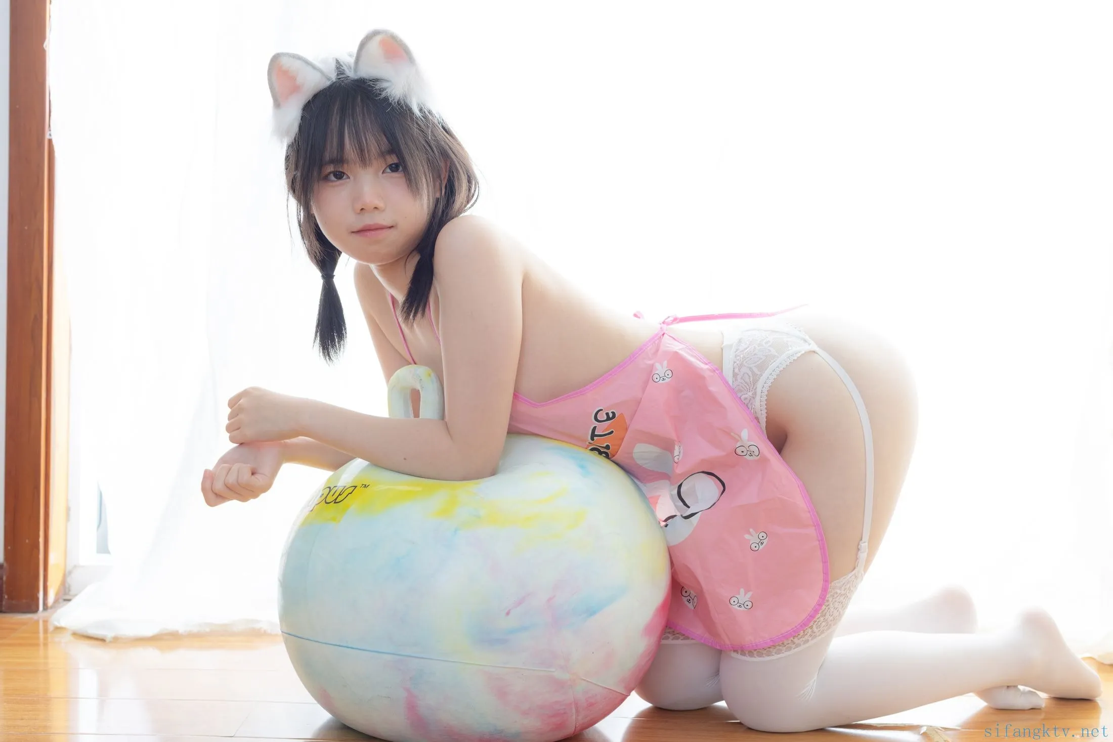 少女秩序小鱼粉红肚兜92P0207网红写真