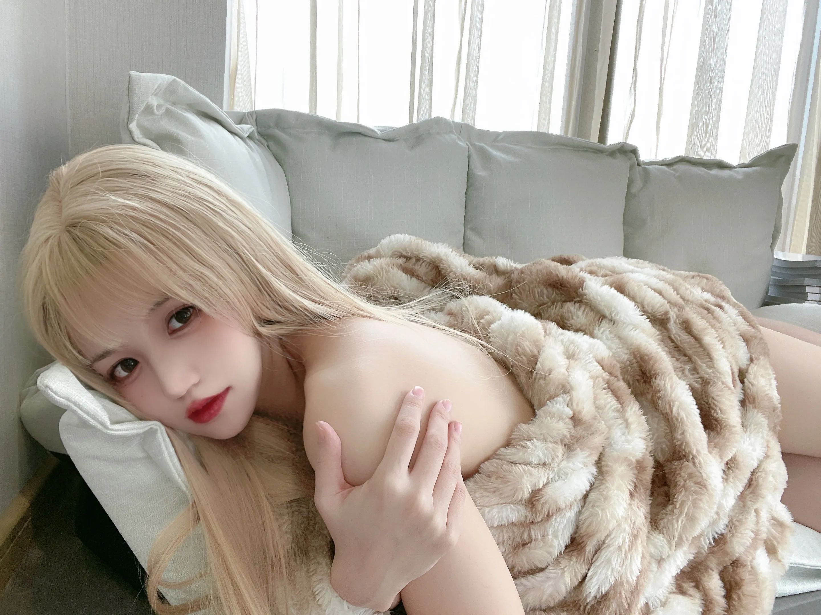小仓千代猫毛毯26P44MB1121人气写真