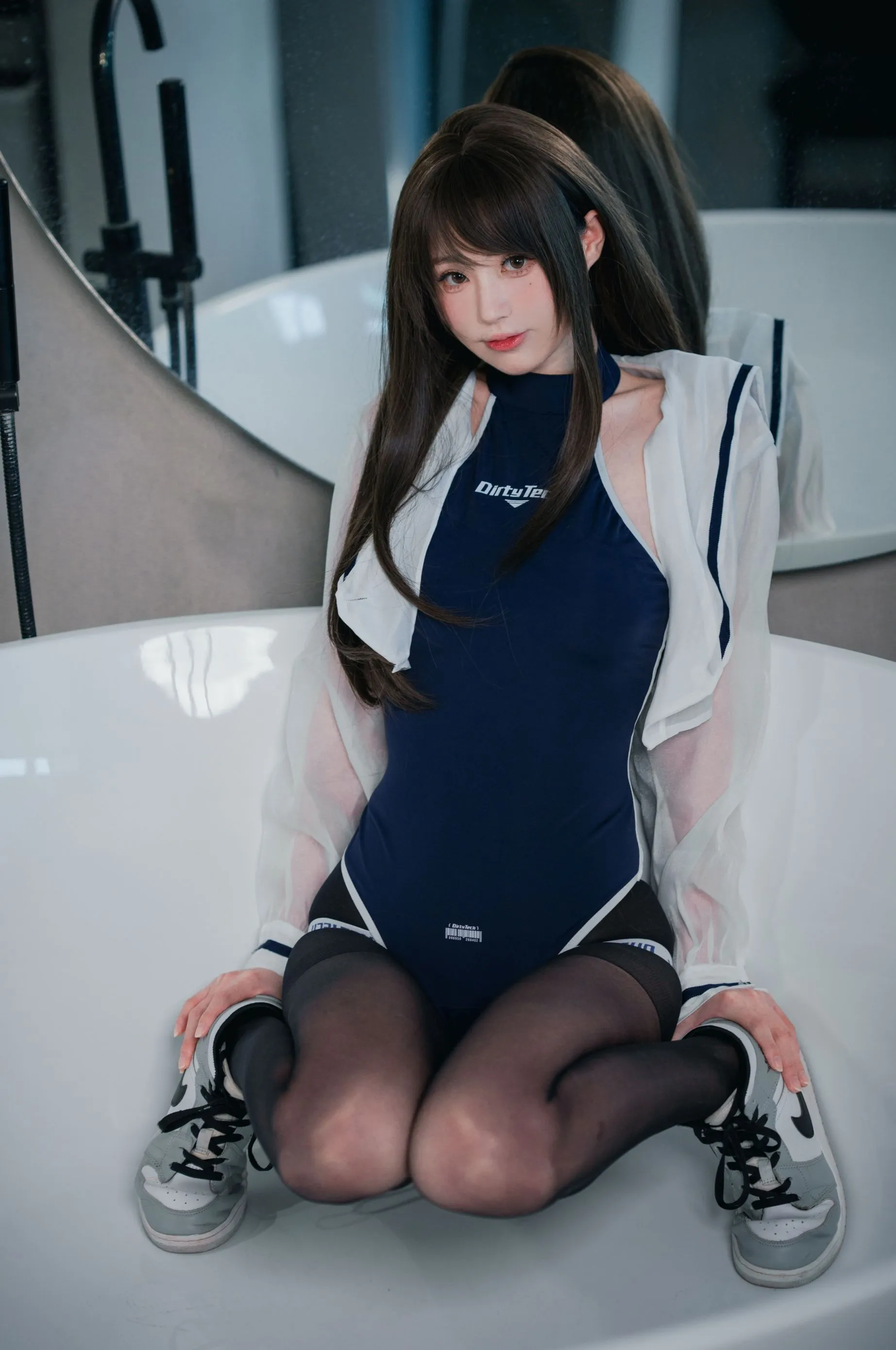 西园寺南哥竞泳史莱姆70P20V332GB最新写真