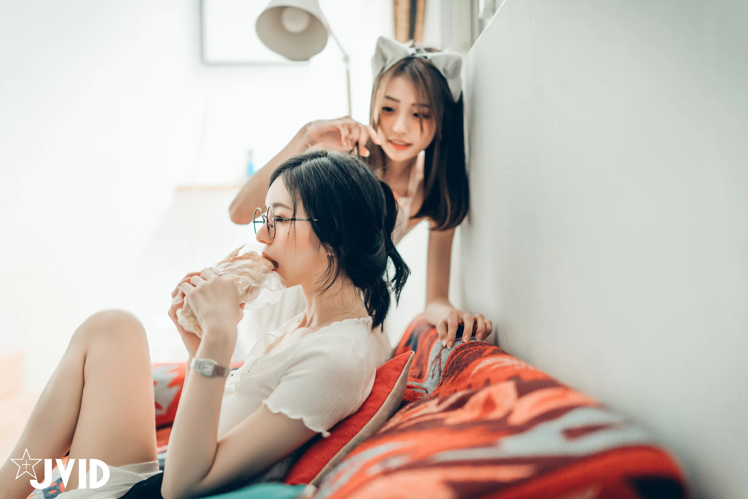 JVID辰辰飘飘妍妍她和她的两只猫咪1001精修版