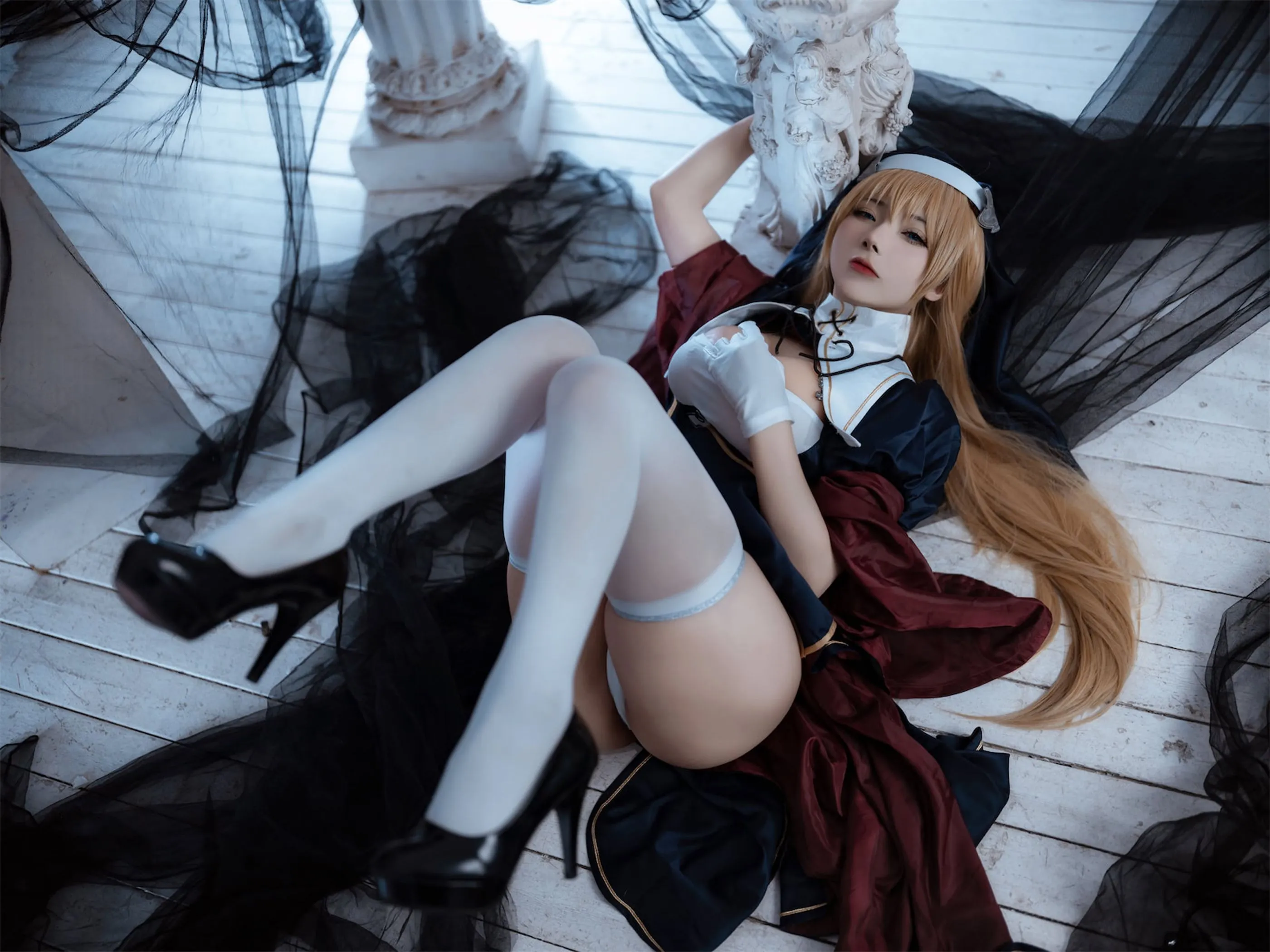 是三不是世w夏洛特修女48P186MB夏洛特修女cos48张186MB独家发布