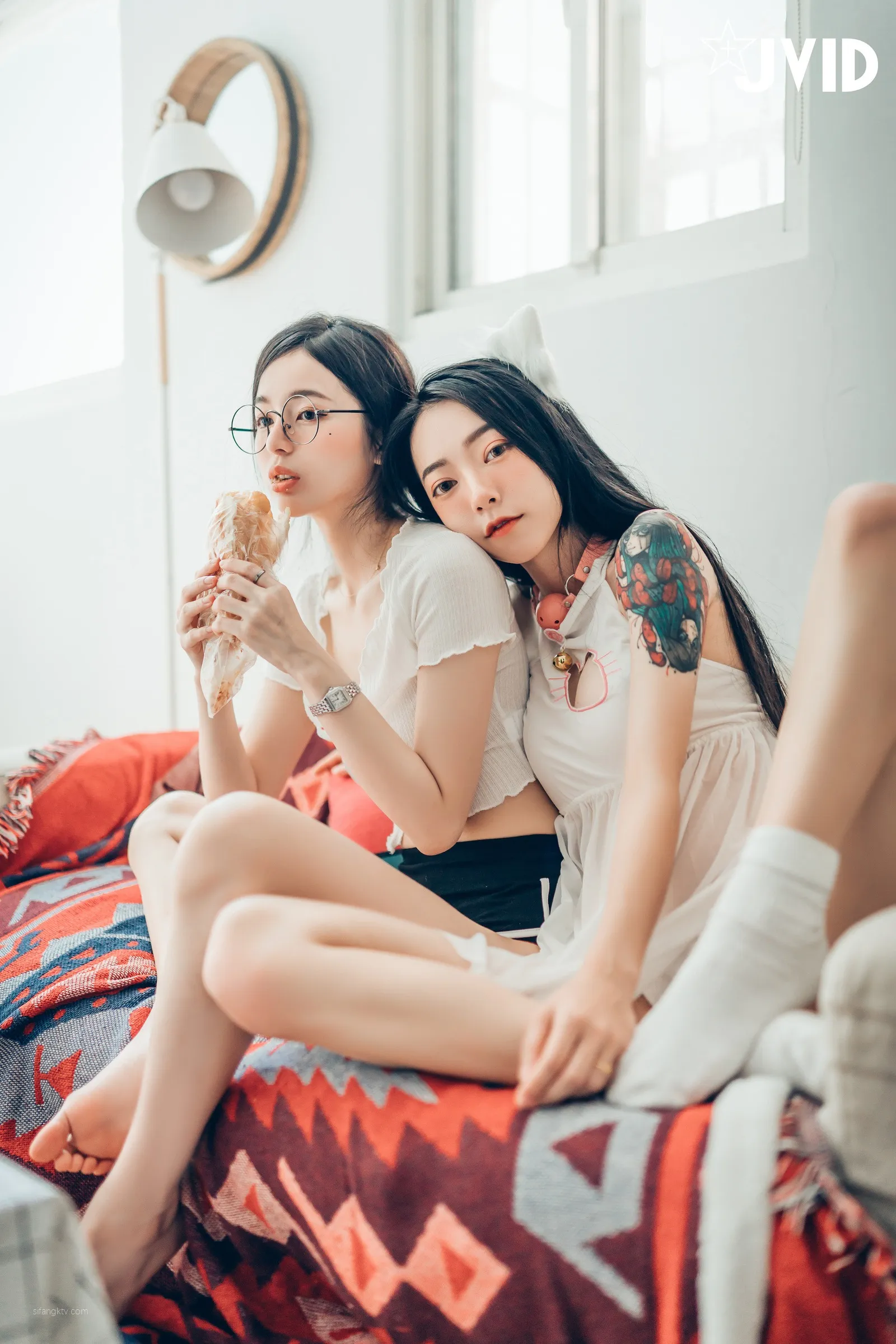 JVID辰辰飘飘妍妍她和她的两只猫咪1001精修版