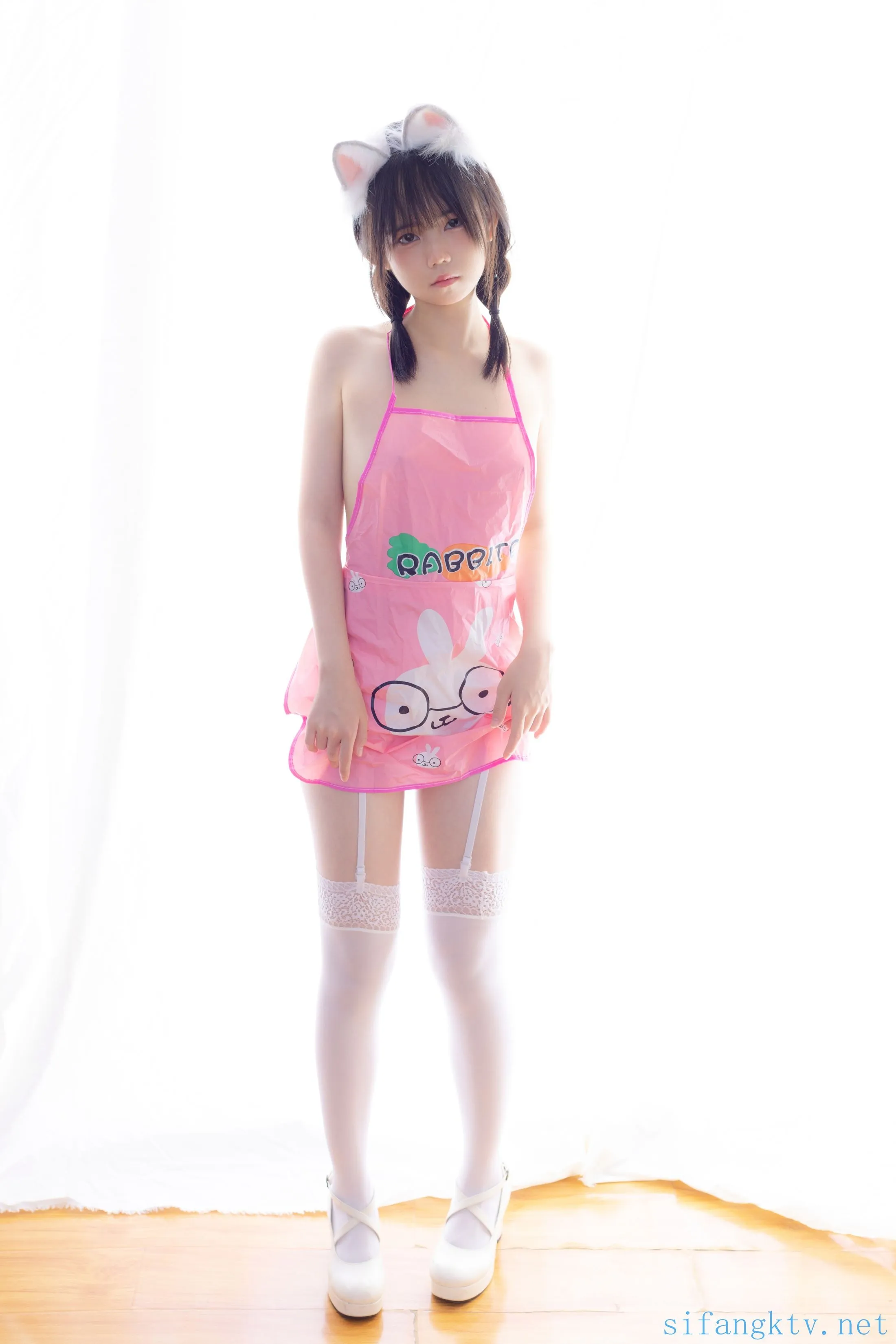 少女秩序小鱼粉红肚兜92P0207网红写真