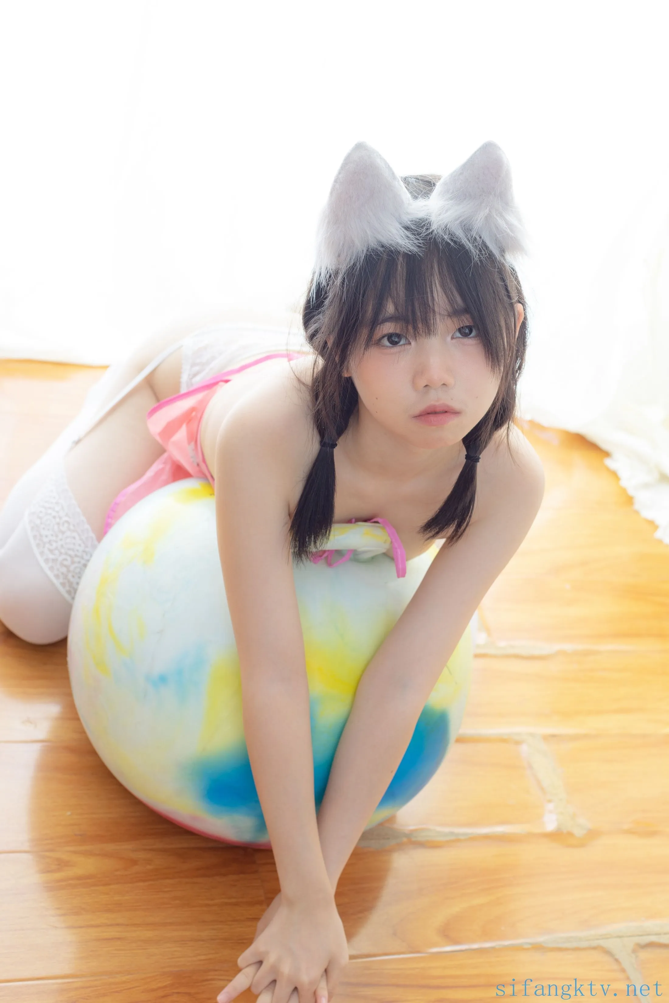 少女秩序小鱼粉红肚兜92P0207网红写真