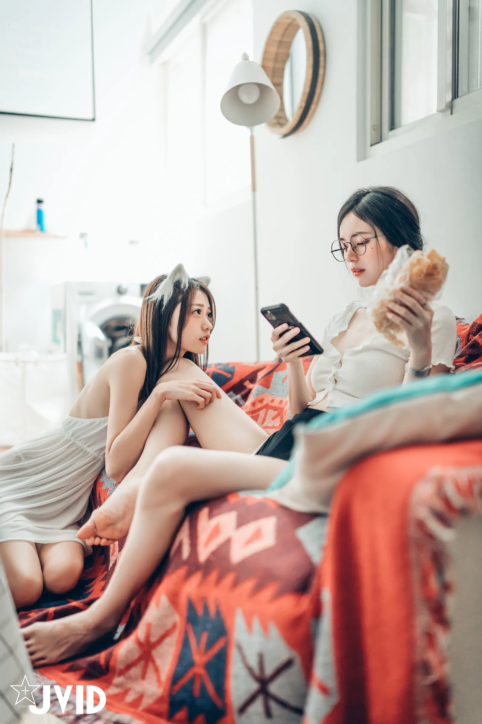 JVID辰辰飘飘妍妍她和她的两只猫咪1001精修版
