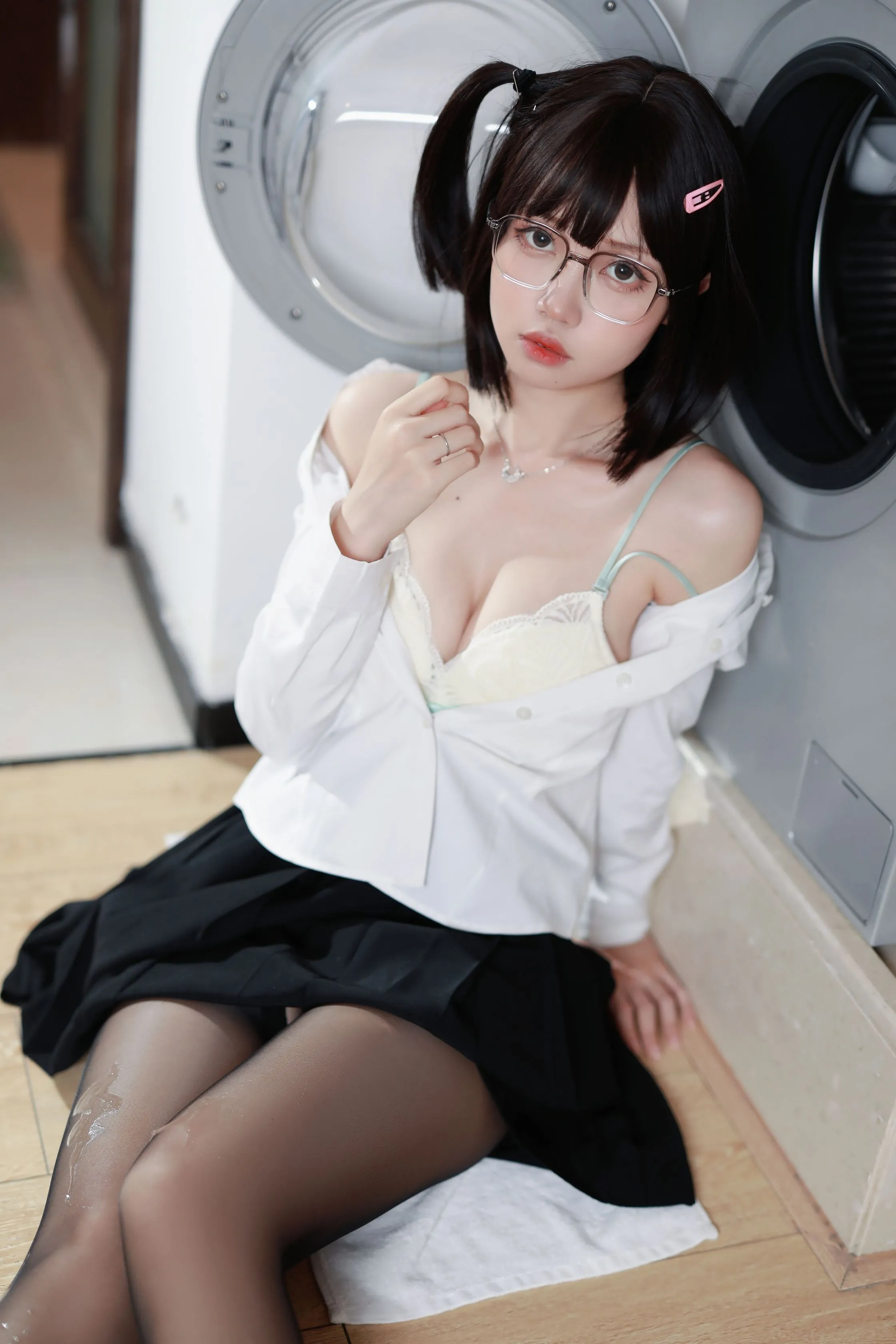 洛桑w伊梓眼镜妹妹高清无水印