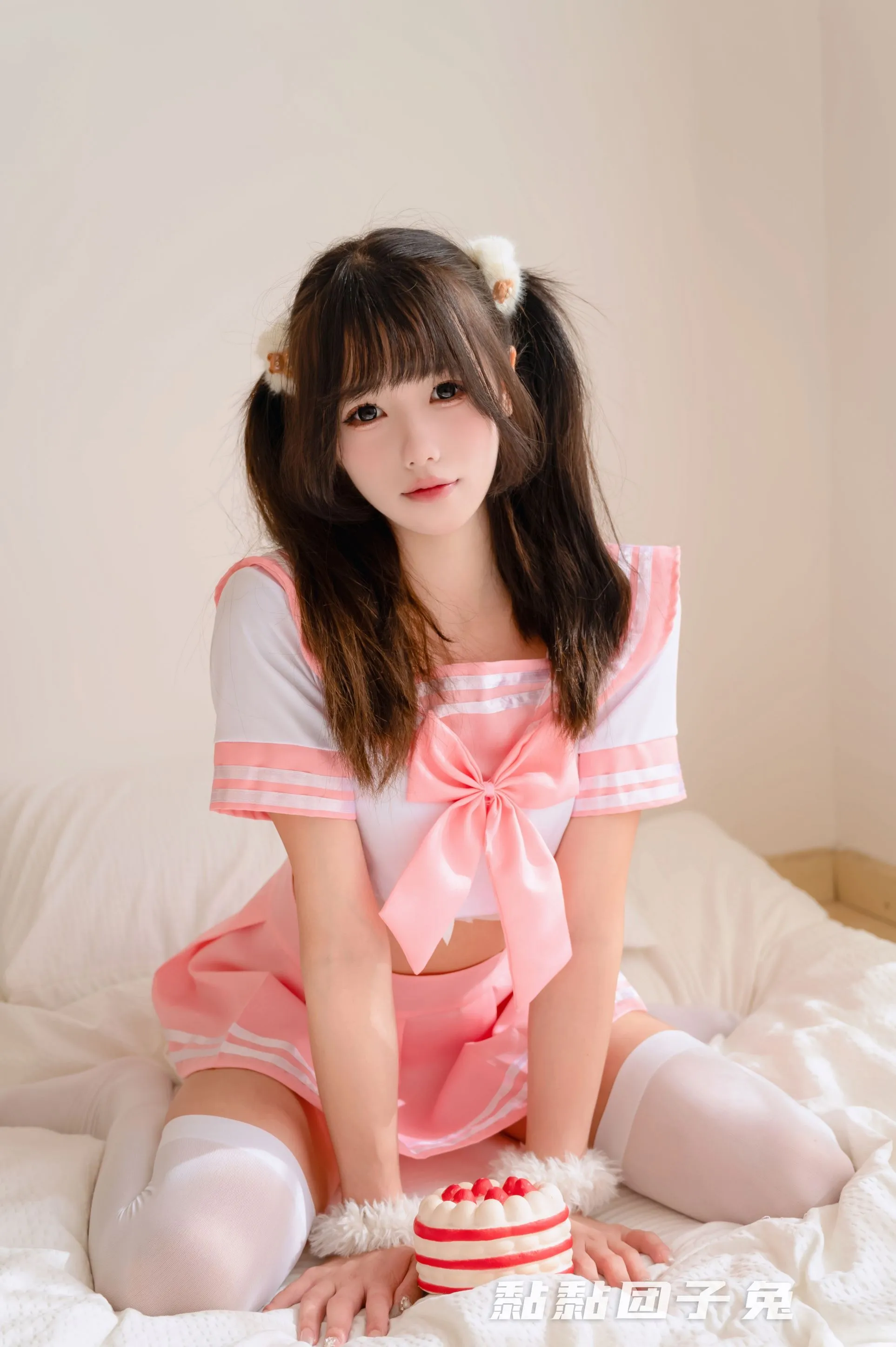 黏黏团子兔粉嫩JK热门写真