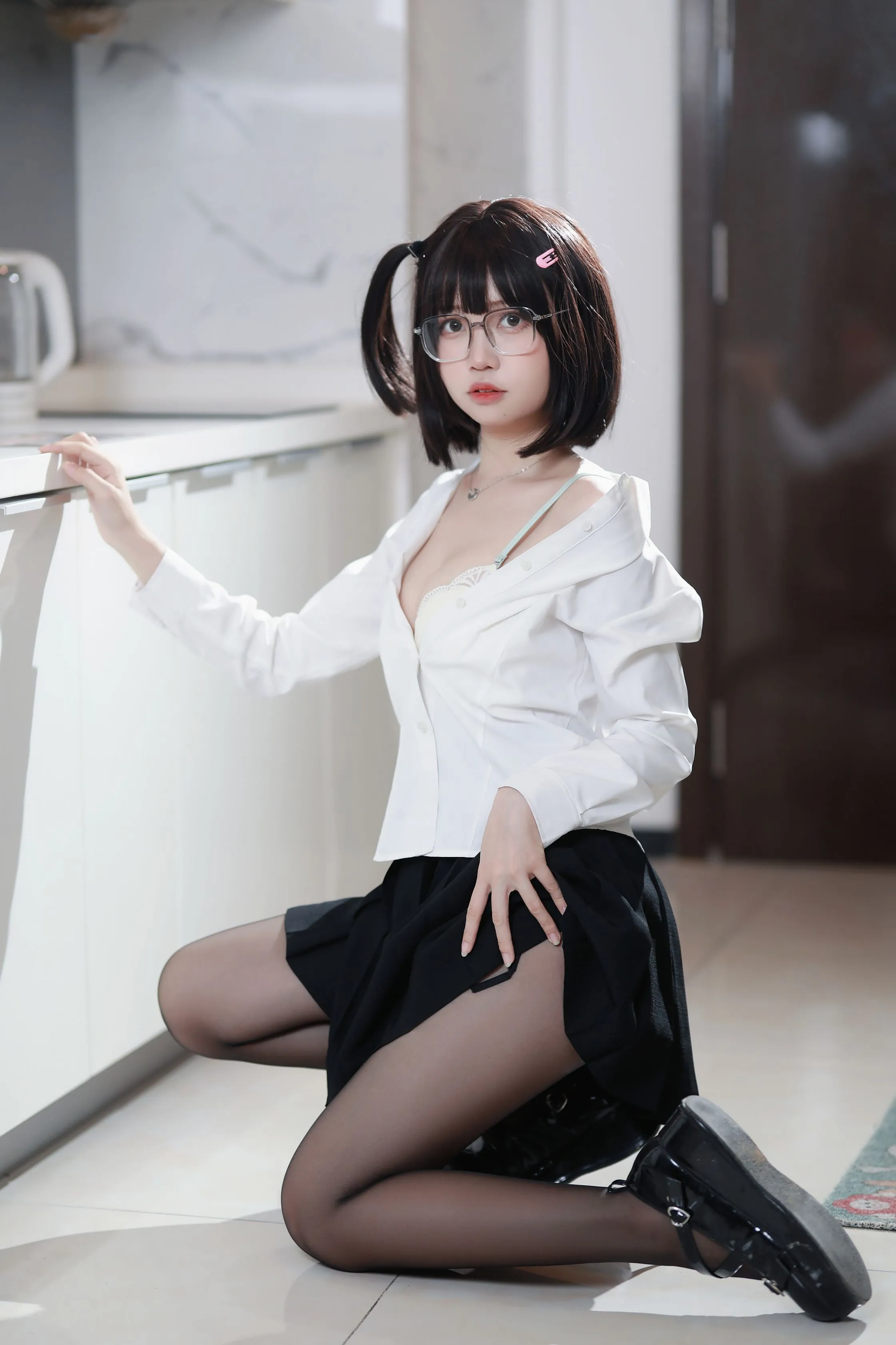 洛桑w伊梓眼镜妹妹高清无水印