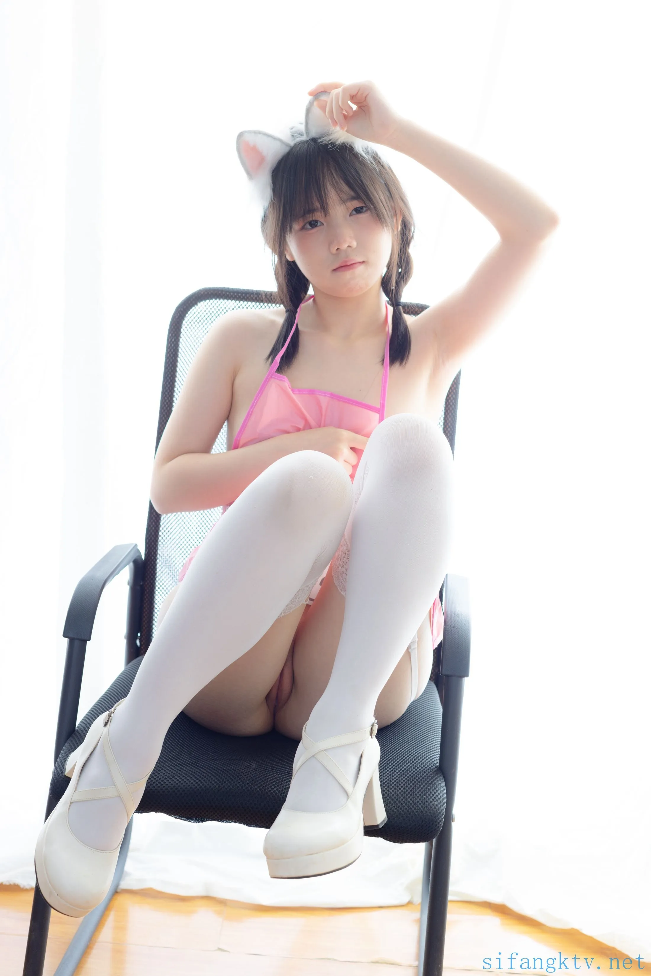 少女秩序小鱼粉红肚兜92P0207网红写真