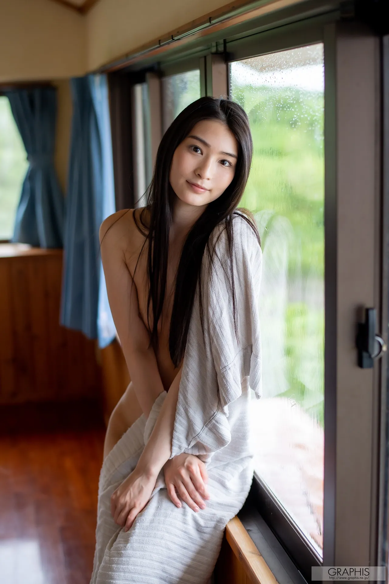 GraphisRAINYSEASONSPECIAL2021本庄鈴161P0617网红写真